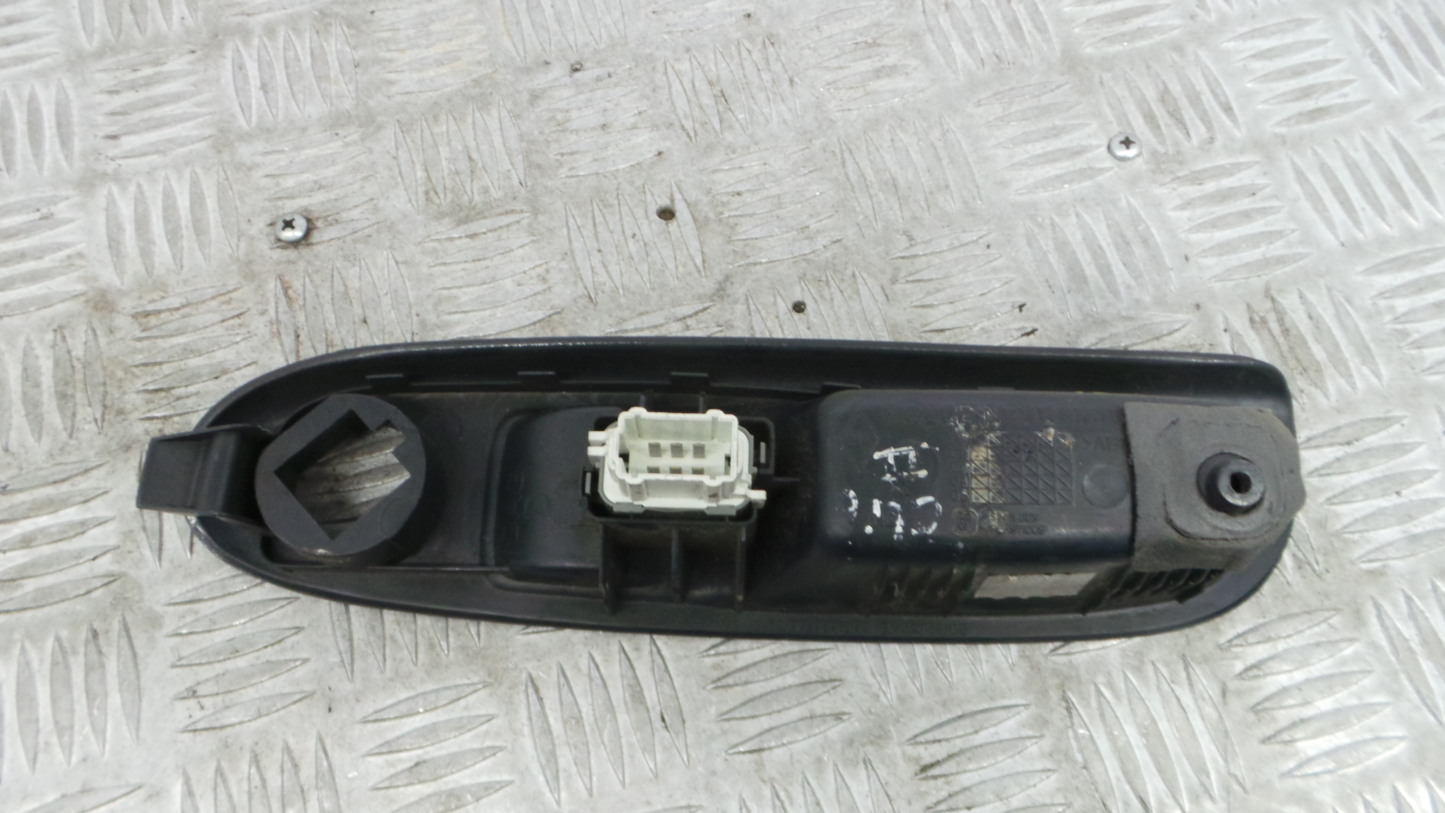 Interruptor / Comando Elevador Vidro Frente Dto  8200084005 - RENAULT CLIO II (BB_, CB_), CLIO Mk II-37039038