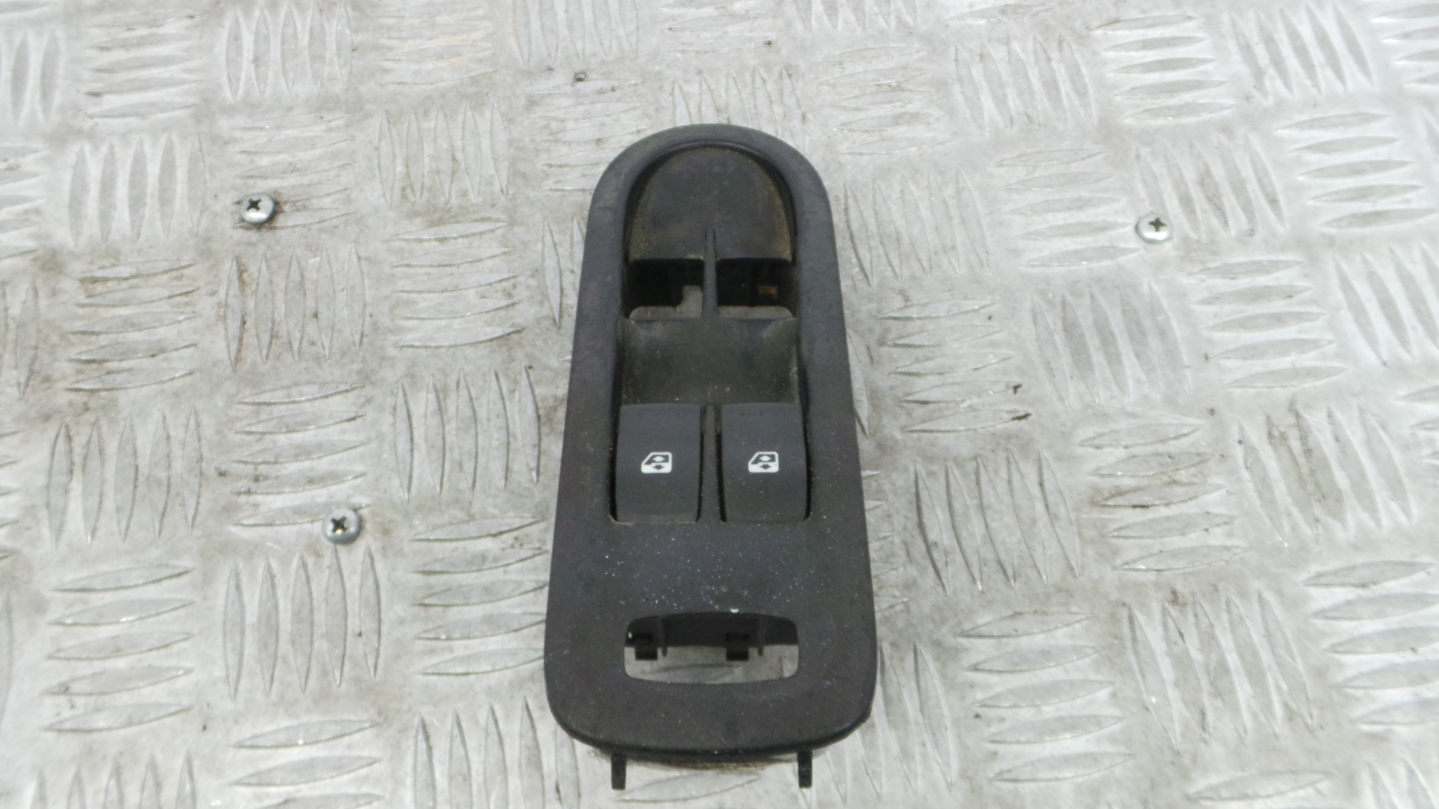 Interruptor / Comando Elevador Vidro Frente Esq  8200160603 - RENAULT MEGANE II (BM0/1_, CM0/1_)-37039041