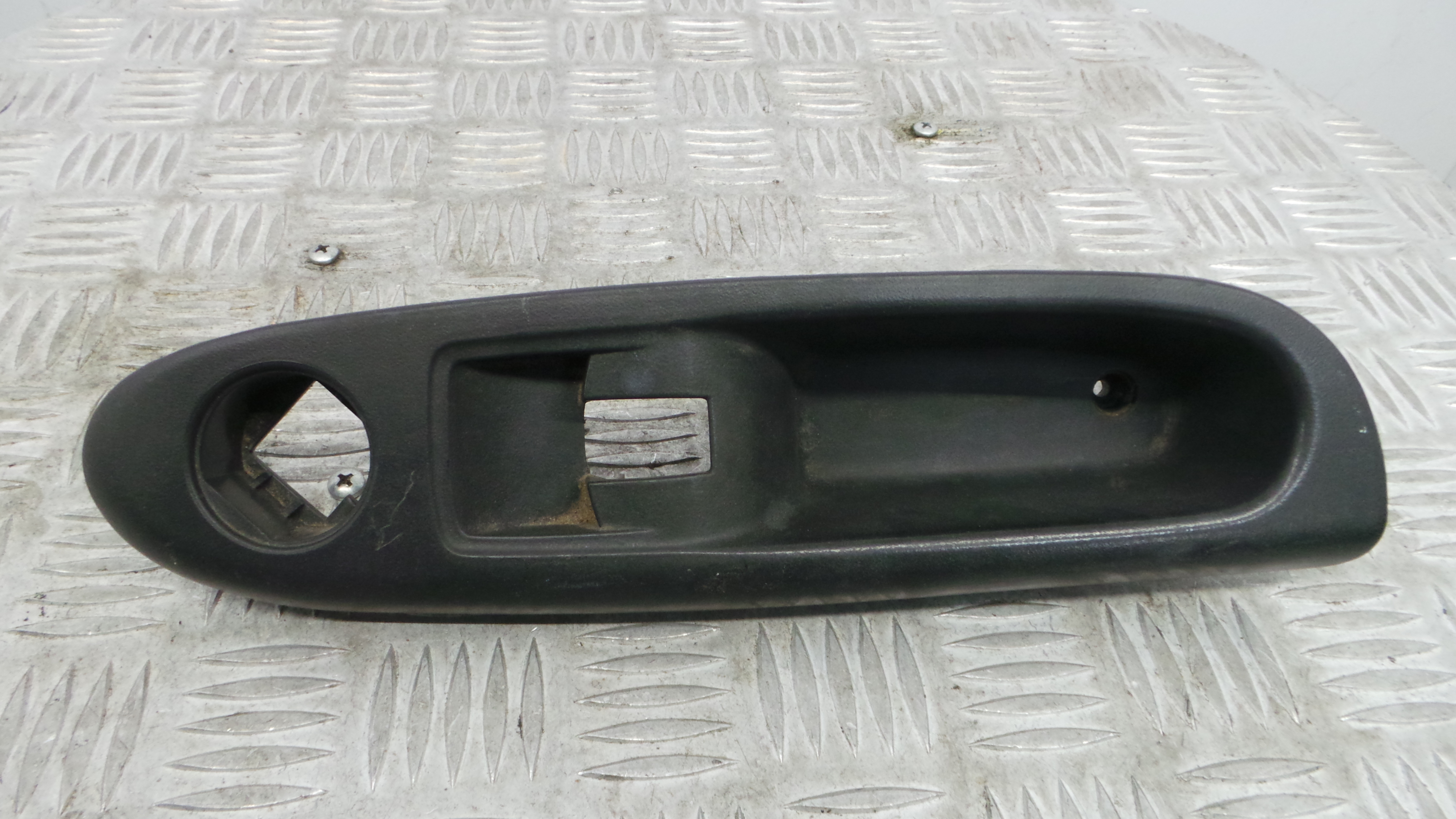 Interruptor / Comando Elevador Vidro Frente Dto  8200084005 - RENAULT CLIO II (BB_, CB_), CLIO Mk II-37039135 Interruptor / Comando Elevador Vidro Frente Dto  8200084005 - RENAULT CLIO II (BB_, CB_), CLIO Mk II-37039135