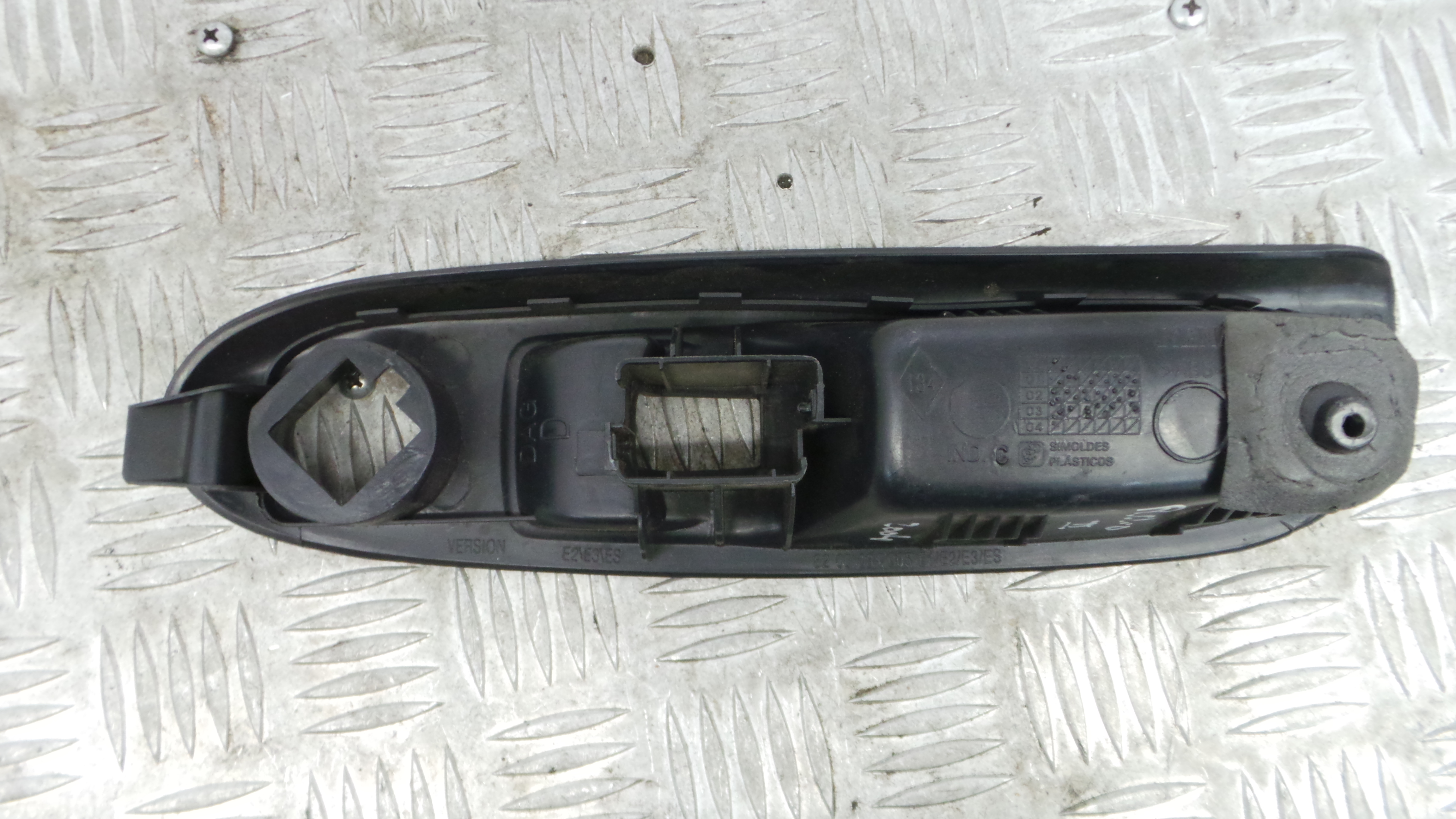 Interruptor / Comando Elevador Vidro Frente Dto  8200084005 - RENAULT CLIO II (BB_, CB_), CLIO Mk II-37039135