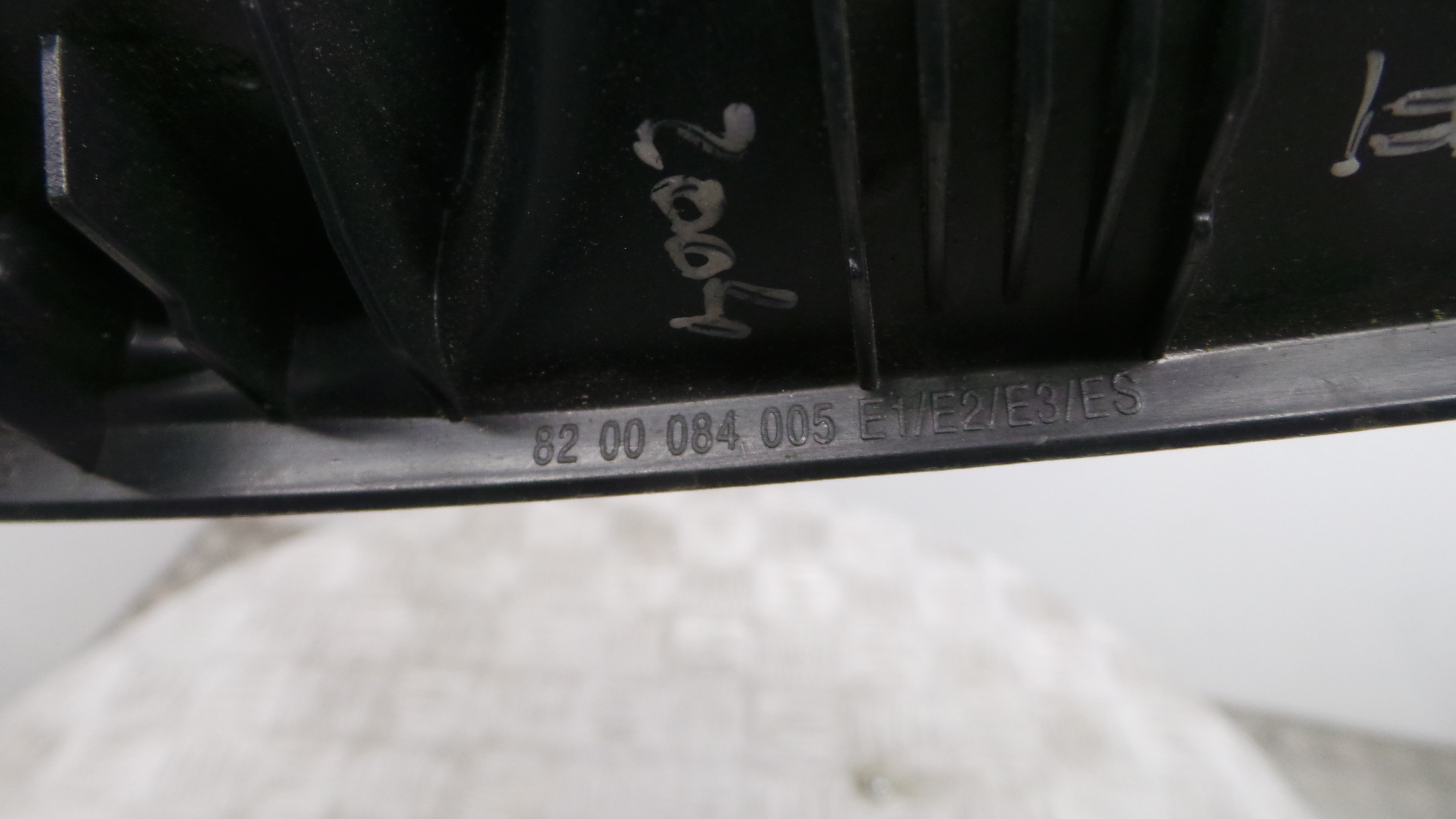 Interruptor / Comando Elevador Vidro Frente Dto  8200084005 - RENAULT CLIO II (BB_, CB_), CLIO Mk II-37039135