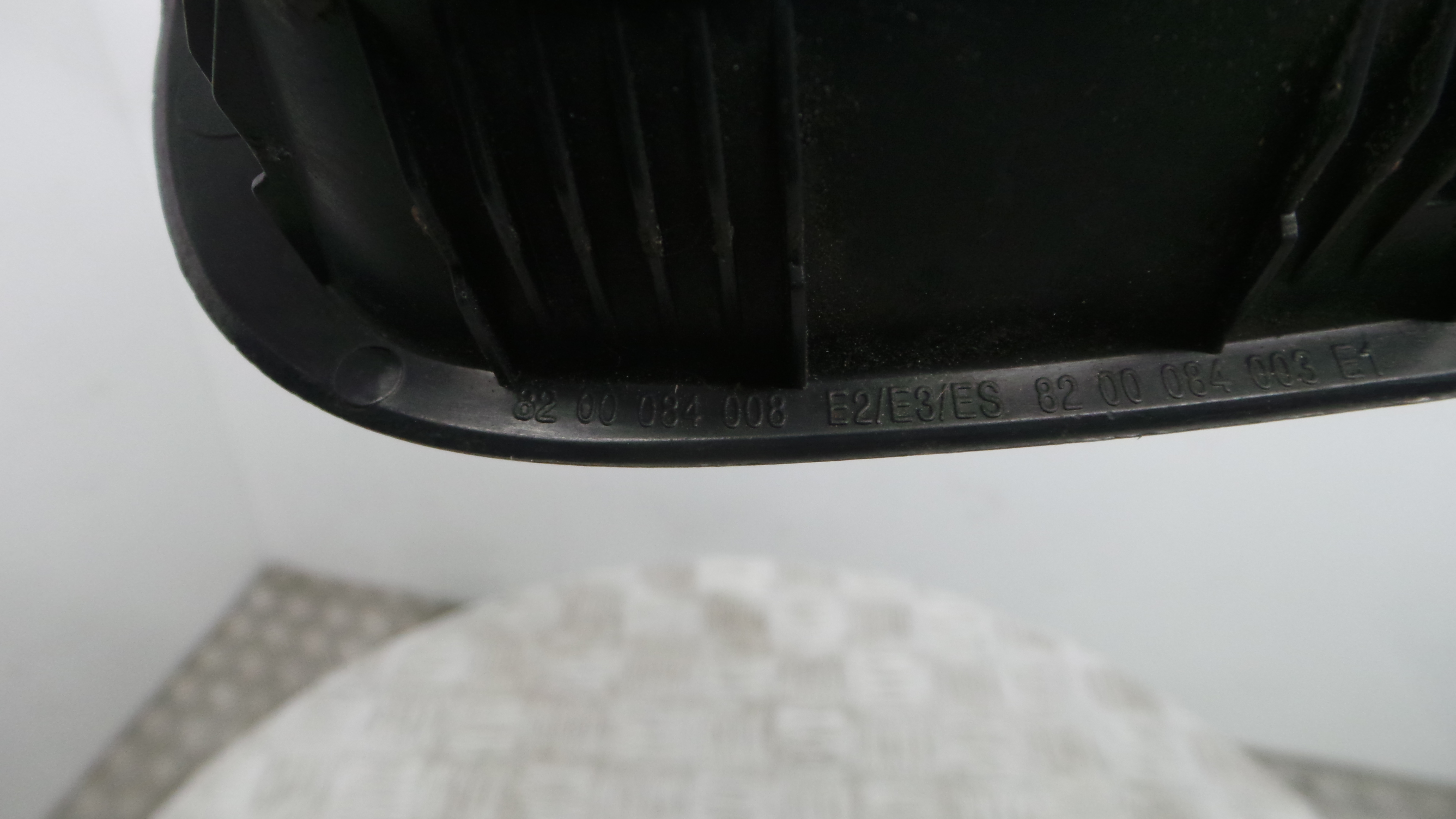 Interruptor / Comando Elevador Vidro Frente Esq  8200084008 - RENAULT CLIO II (BB_, CB_), CLIO Mk II-37039138