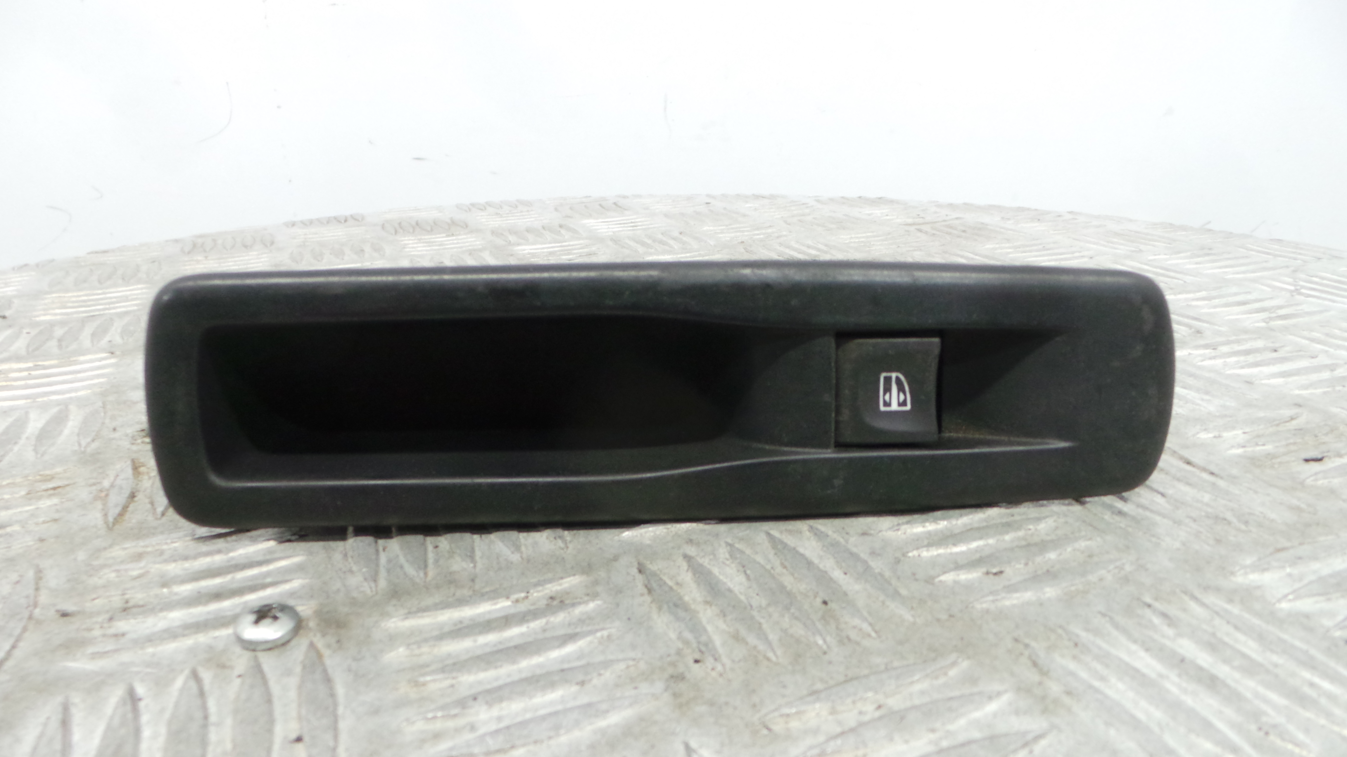 Interruptor / Comando Elevador Vidro Trás Dto 829500004R - RENAULT MEGANE III Hatchback (BZ0/1_, B3-37039205