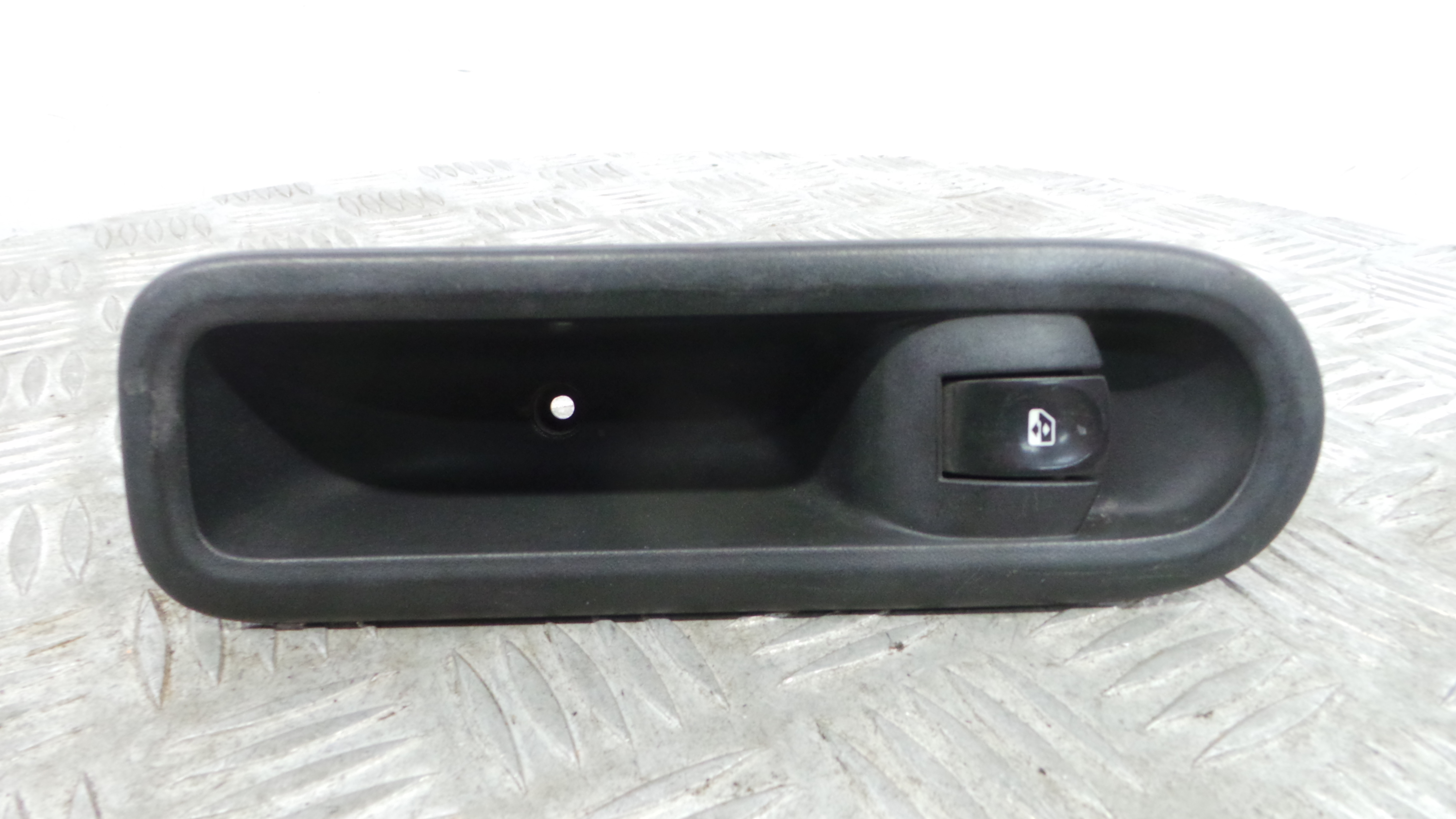 Interruptor / Comando Elevador Vidro Frente Dto  8200356517B - RENAULT CLIO III (BR0/1, CR0/1)-37039214