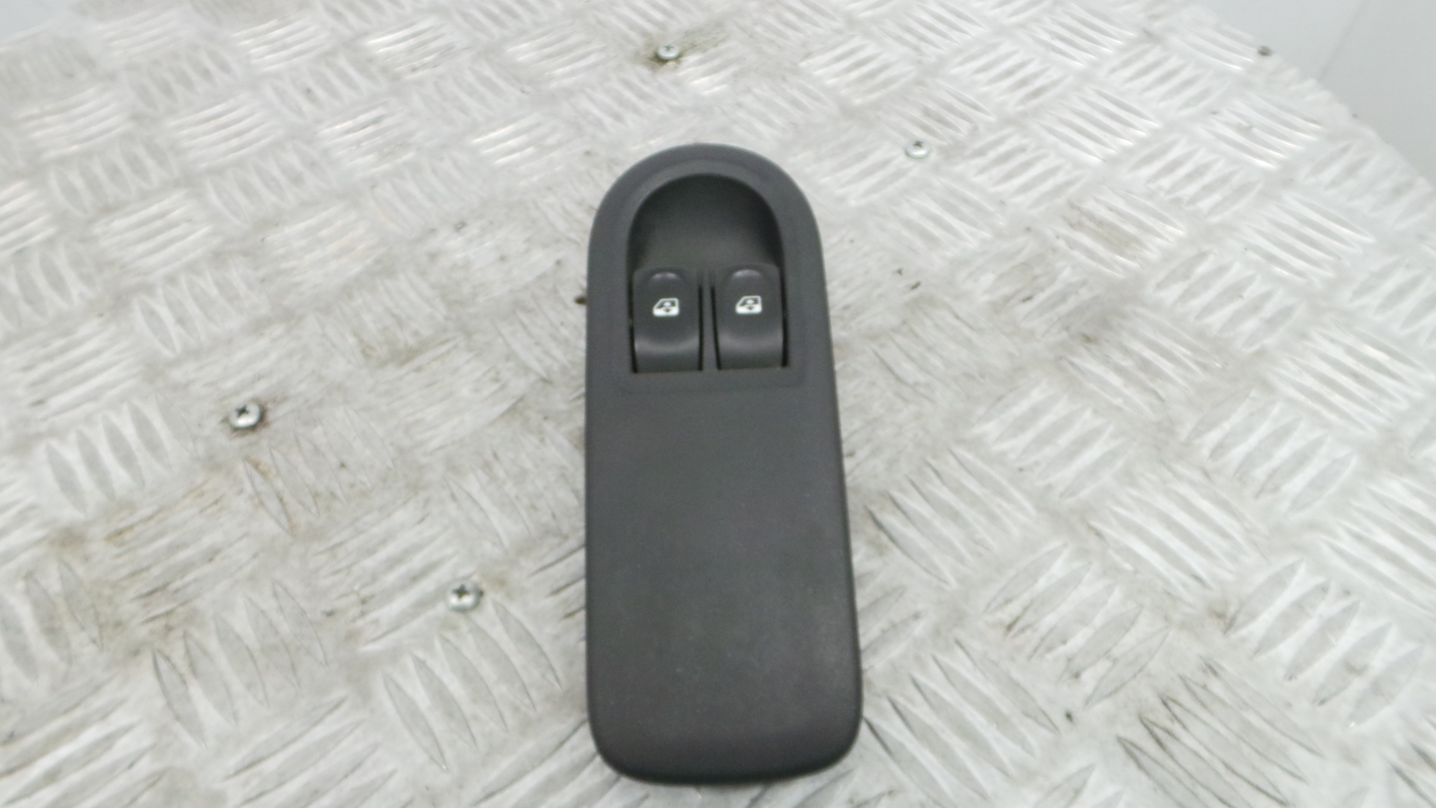Interruptor / Comando Elevador Vidro Frente Esq  8200356519 - RENAULT CLIO III (BR0/1, CR0/1)-37039217