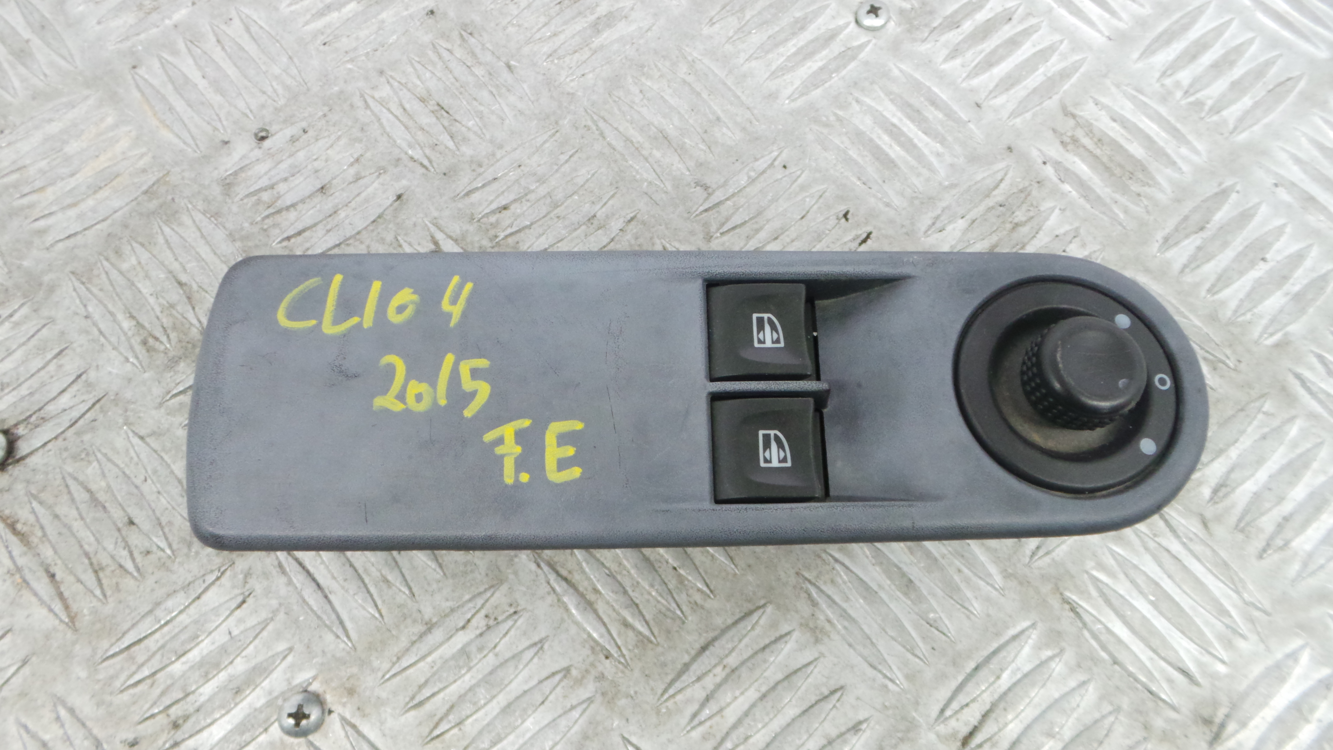 Interruptor / Comando Elevador Vidro Frente Esq  254118044R - RENAULT CLIO IV (BH_)-37039479