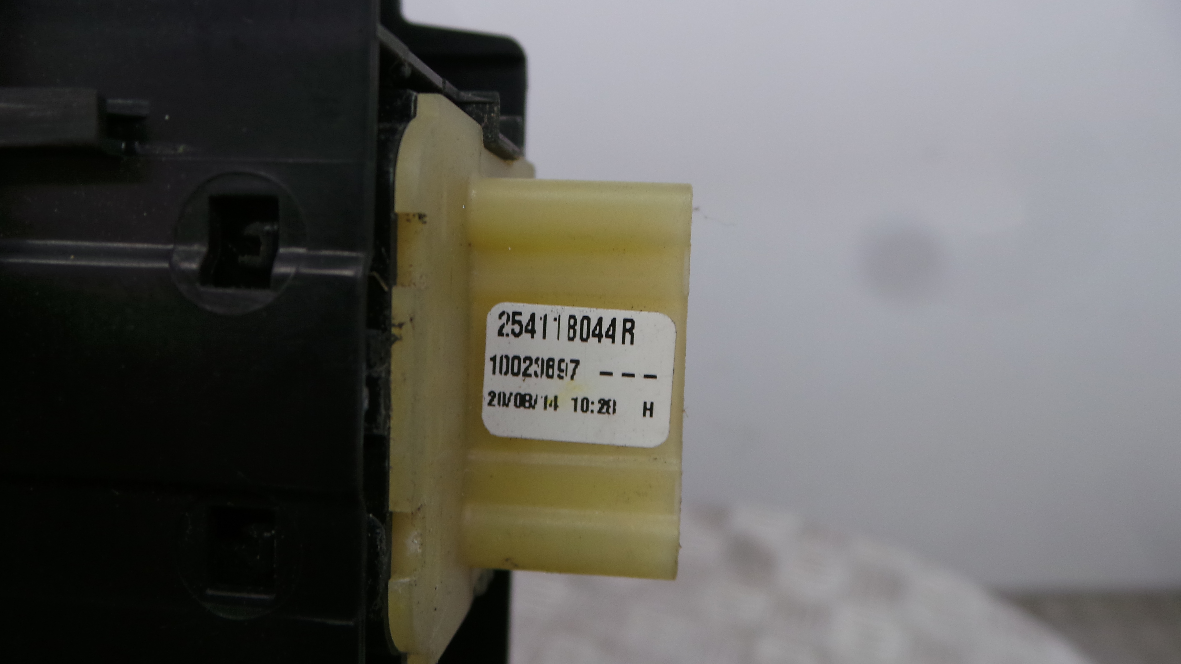 Interruptor / Comando Elevador Vidro Frente Esq  254118044R - RENAULT CLIO IV (BH_)-37039479