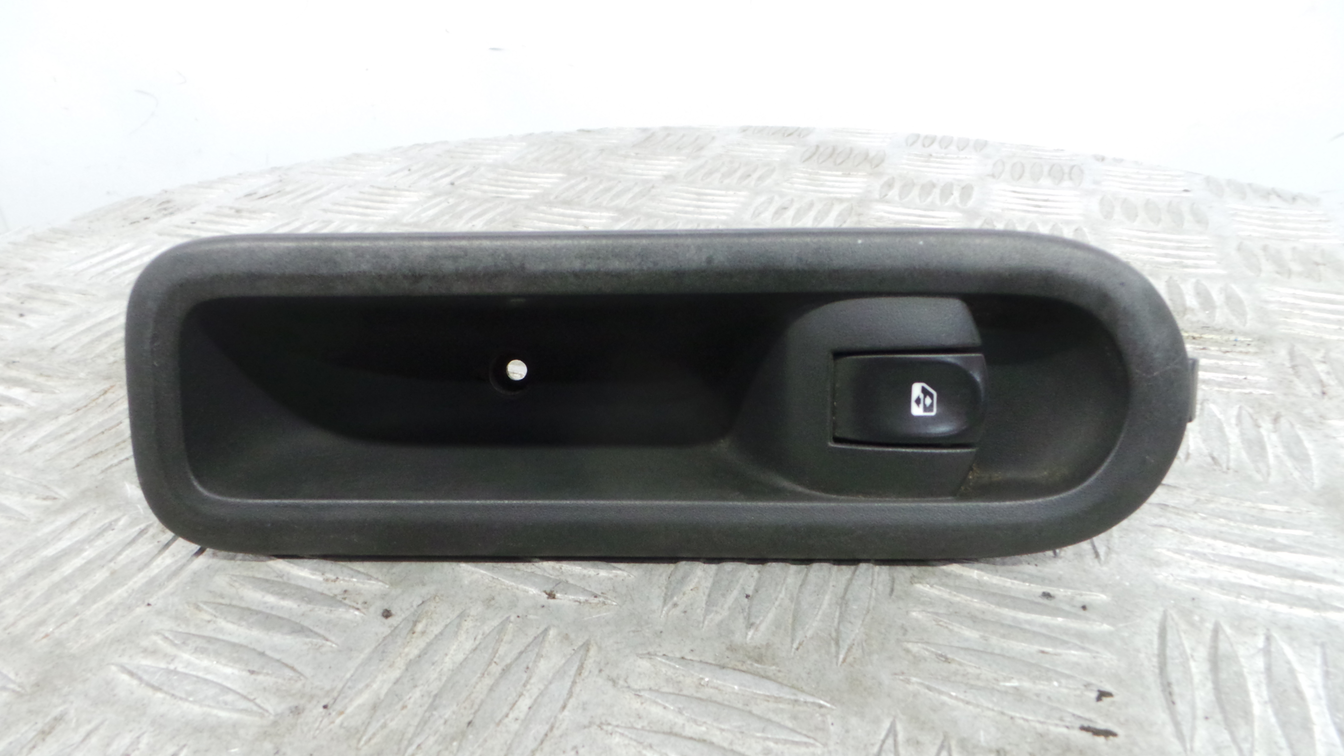 Interruptor / Comando Elevador Vidro Frente Dto  8200356517B - RENAULT CLIO III (BR0/1, CR0/1)-37039487
