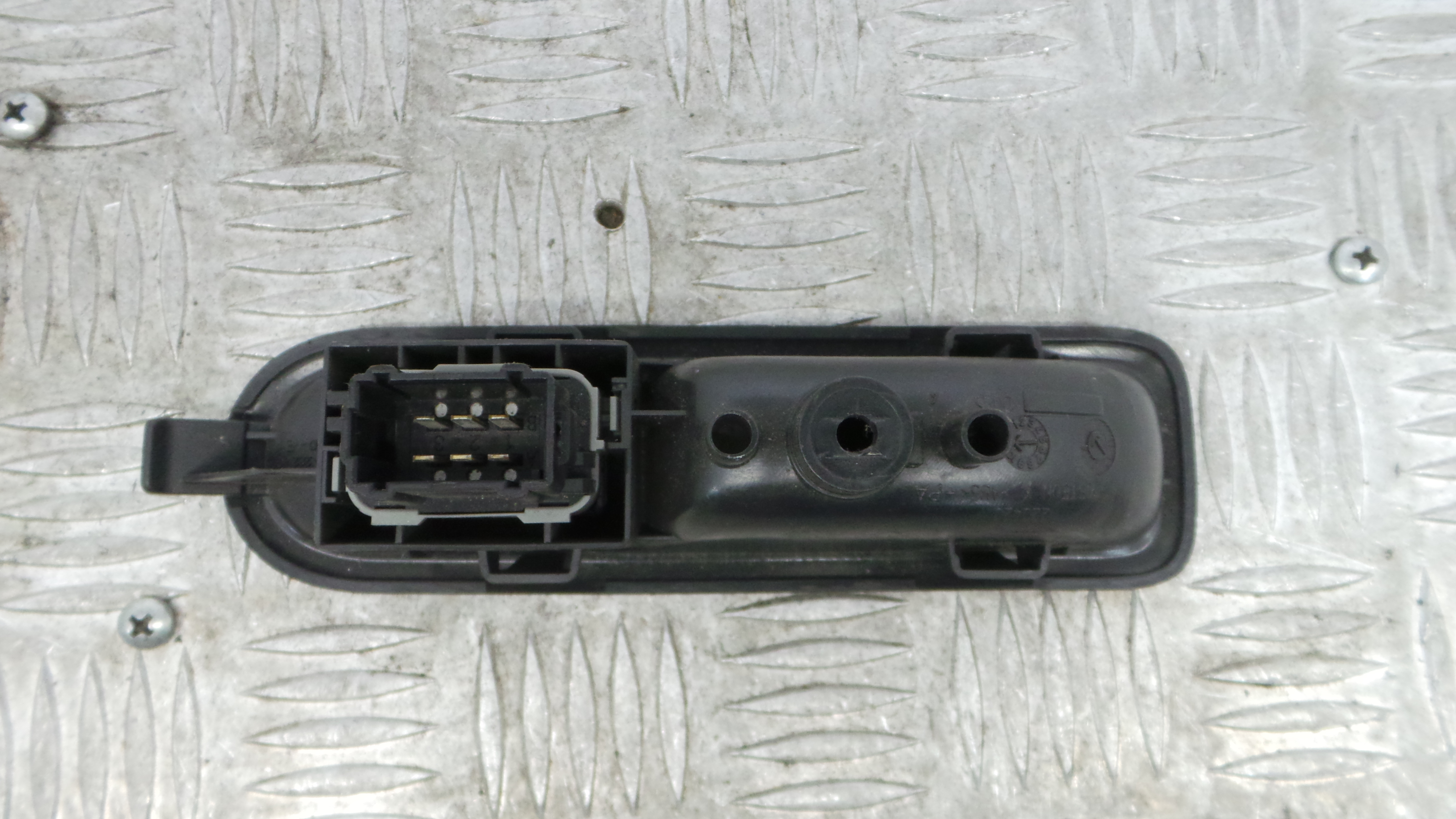Interruptor / Comando Elevador Vidro Trás Esq 8200234357 - RENAULT CLIO III (BR0/1, CR0/1)-37039490