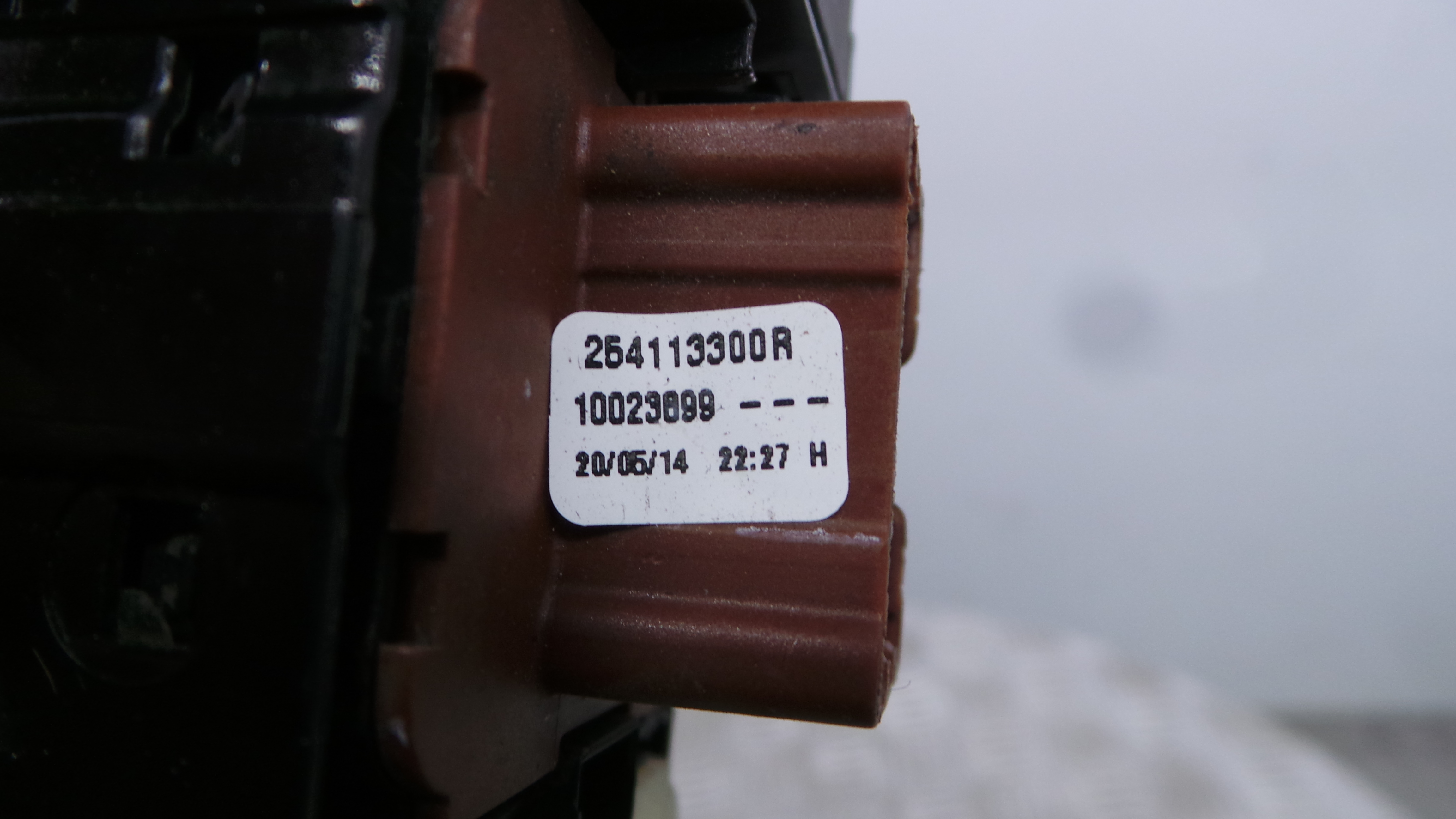 Interruptor / Comando Elevador Vidro Frente Esq  254118722R - RENAULT CLIO IV (BH_)-37039496