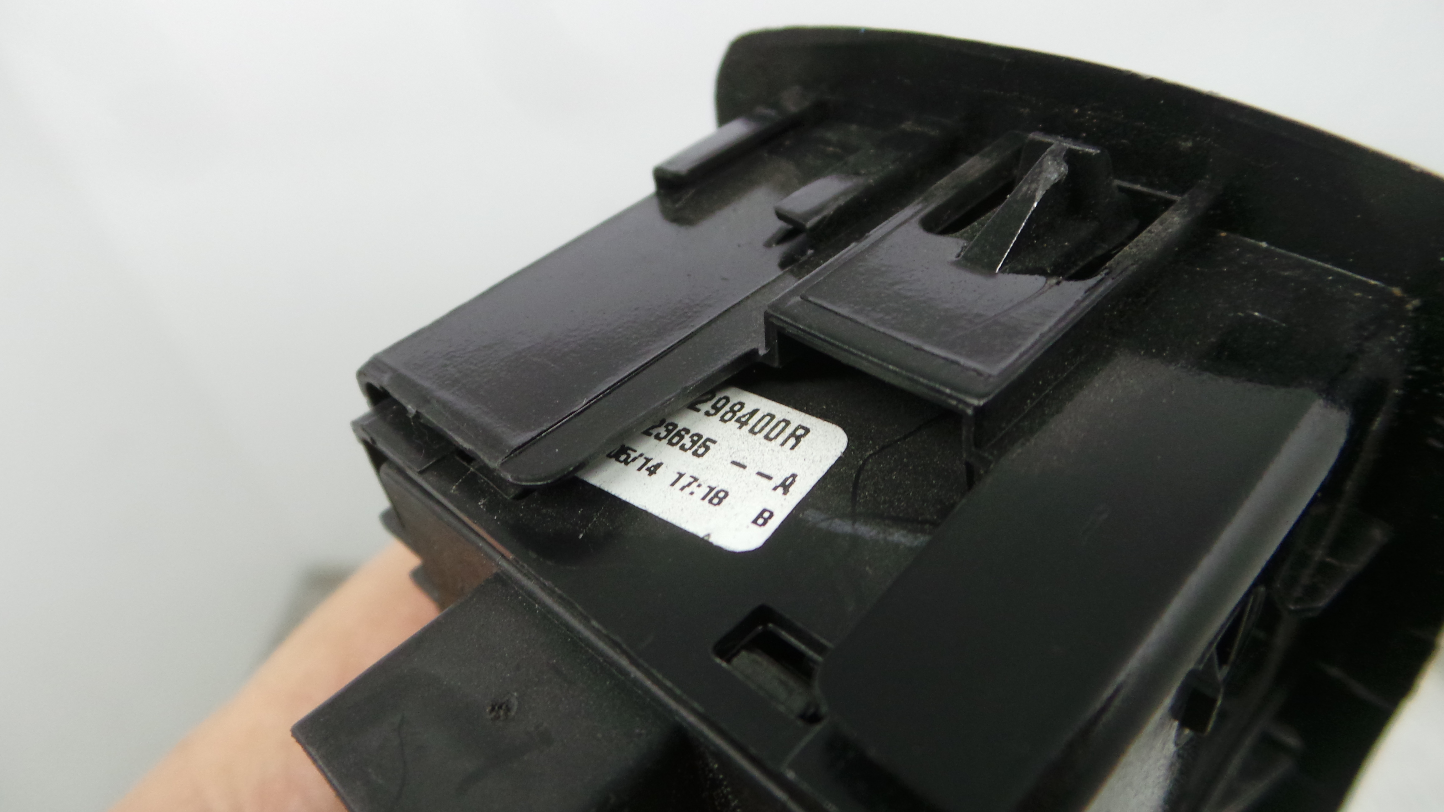 Interruptor / Comando Elevador Vidro Frente Esq  254118722R - RENAULT CLIO IV (BH_)-37039496