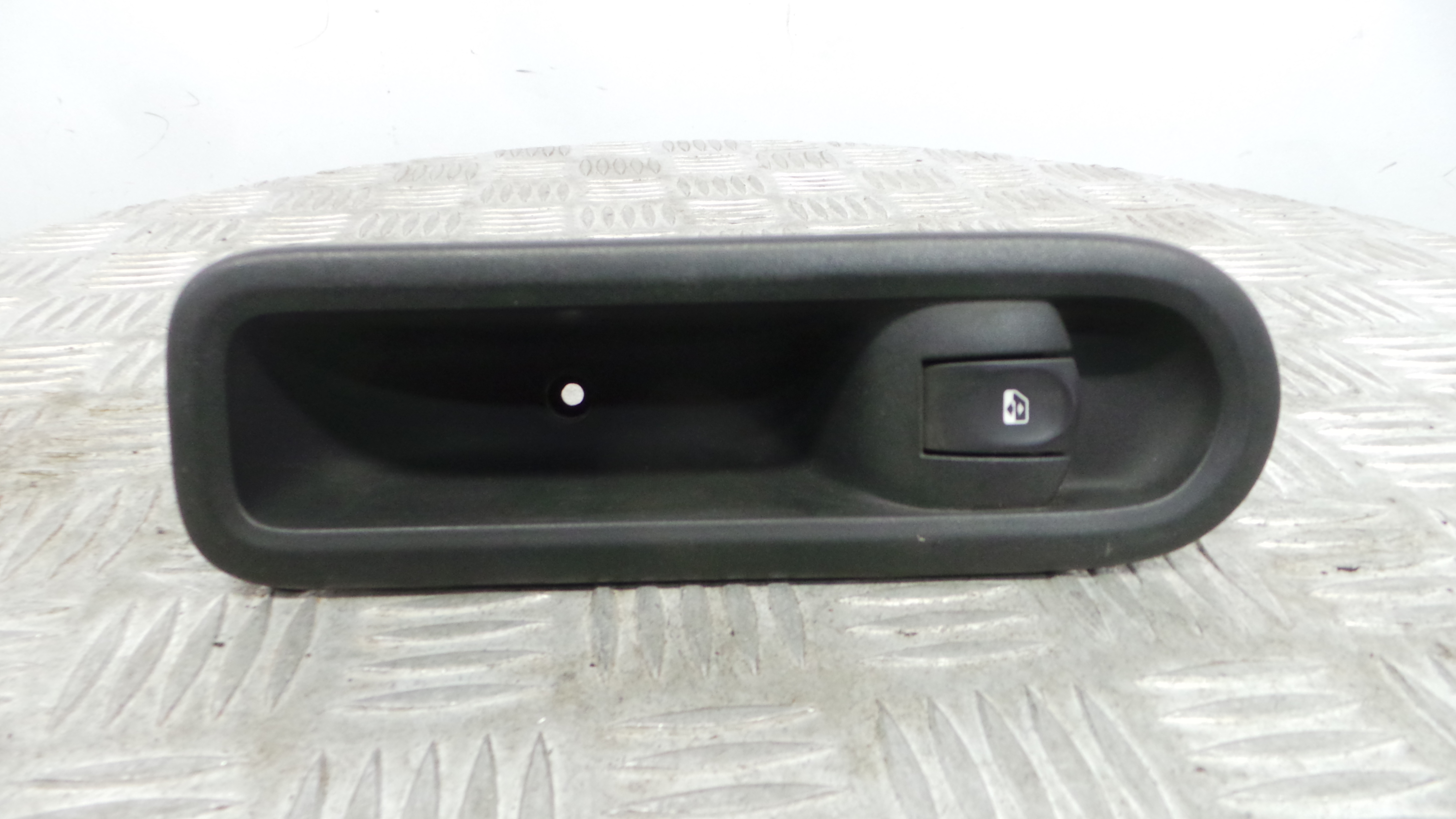 Interruptor / Comando Elevador Vidro Frente Dto  8200356517B - RENAULT CLIO III (BR0/1, CR0/1)-37039520