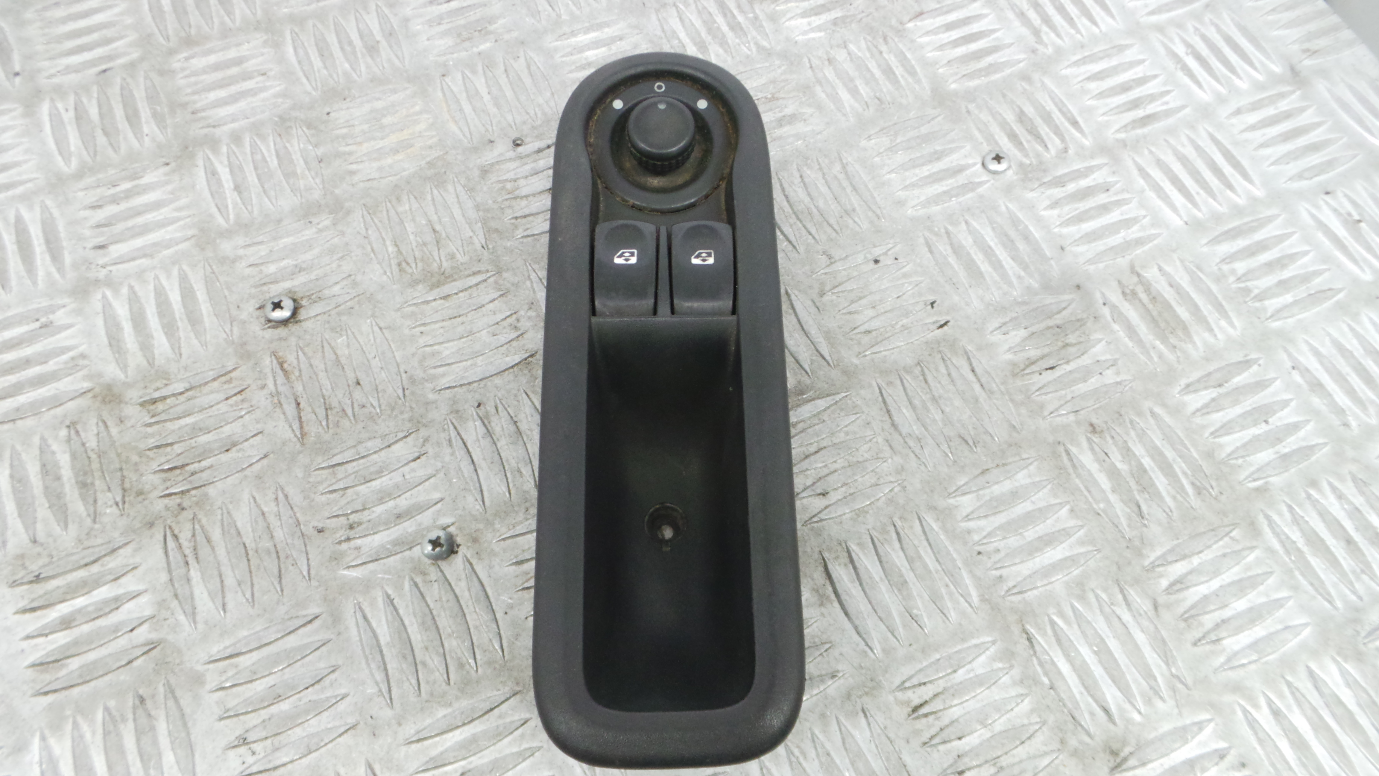 Interruptor / Comando Elevador Vidro Frente Esq  8200356515 - RENAULT CLIO III (BR0/1, CR0/1)-37039529