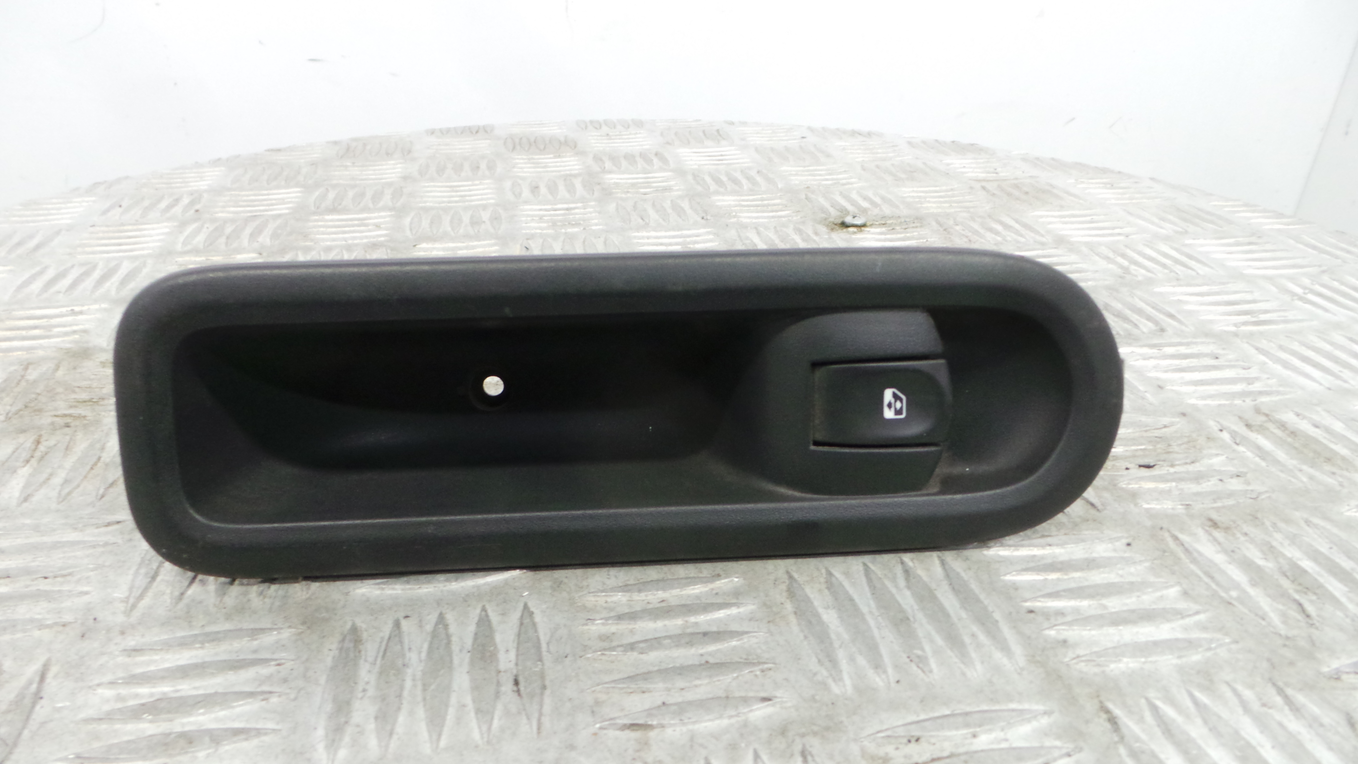 Interruptor / Comando Elevador Vidro Frente Dto  8200356517B - RENAULT CLIO III (BR0/1, CR0/1)-37039549