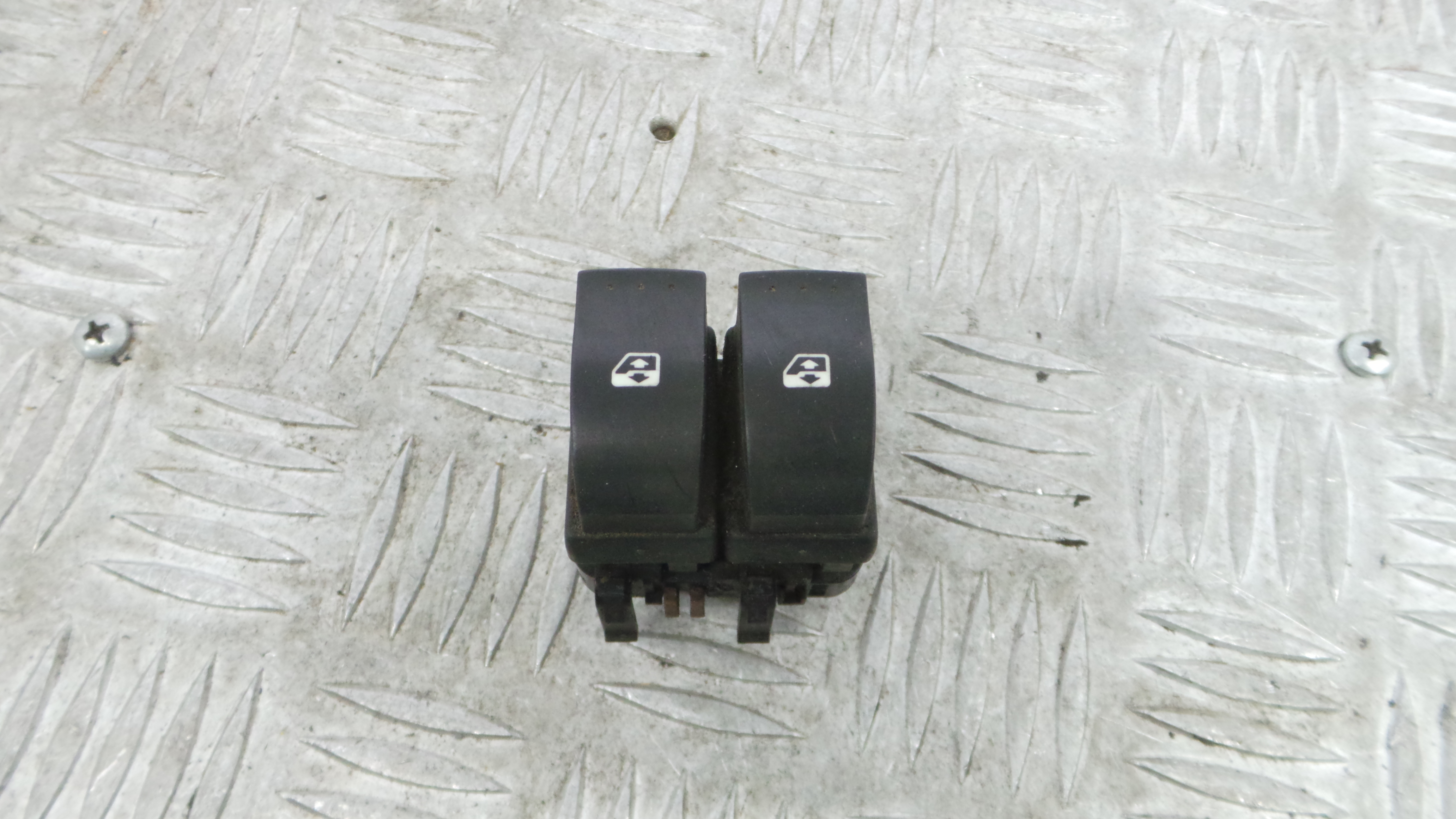 Interruptor / Comando Elevador Vidro Frente Esq   - RENAULT LAGUNA II (BG0/1_)-37039577