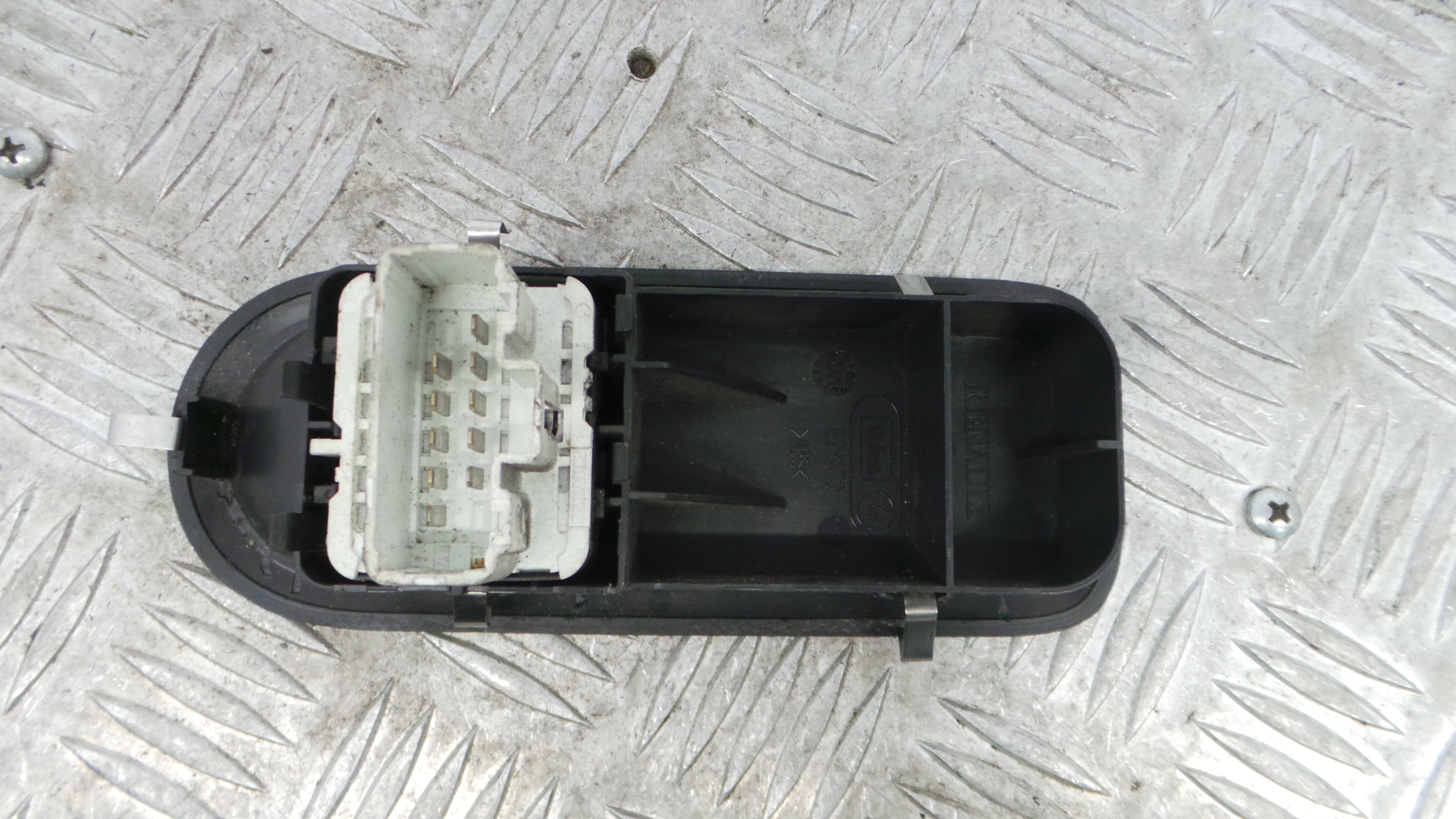 Interruptor / Comando Elevador Vidro Frente Esq  8200356520 - RENAULT CLIO III (BR0/1, CR0/1)-37039583