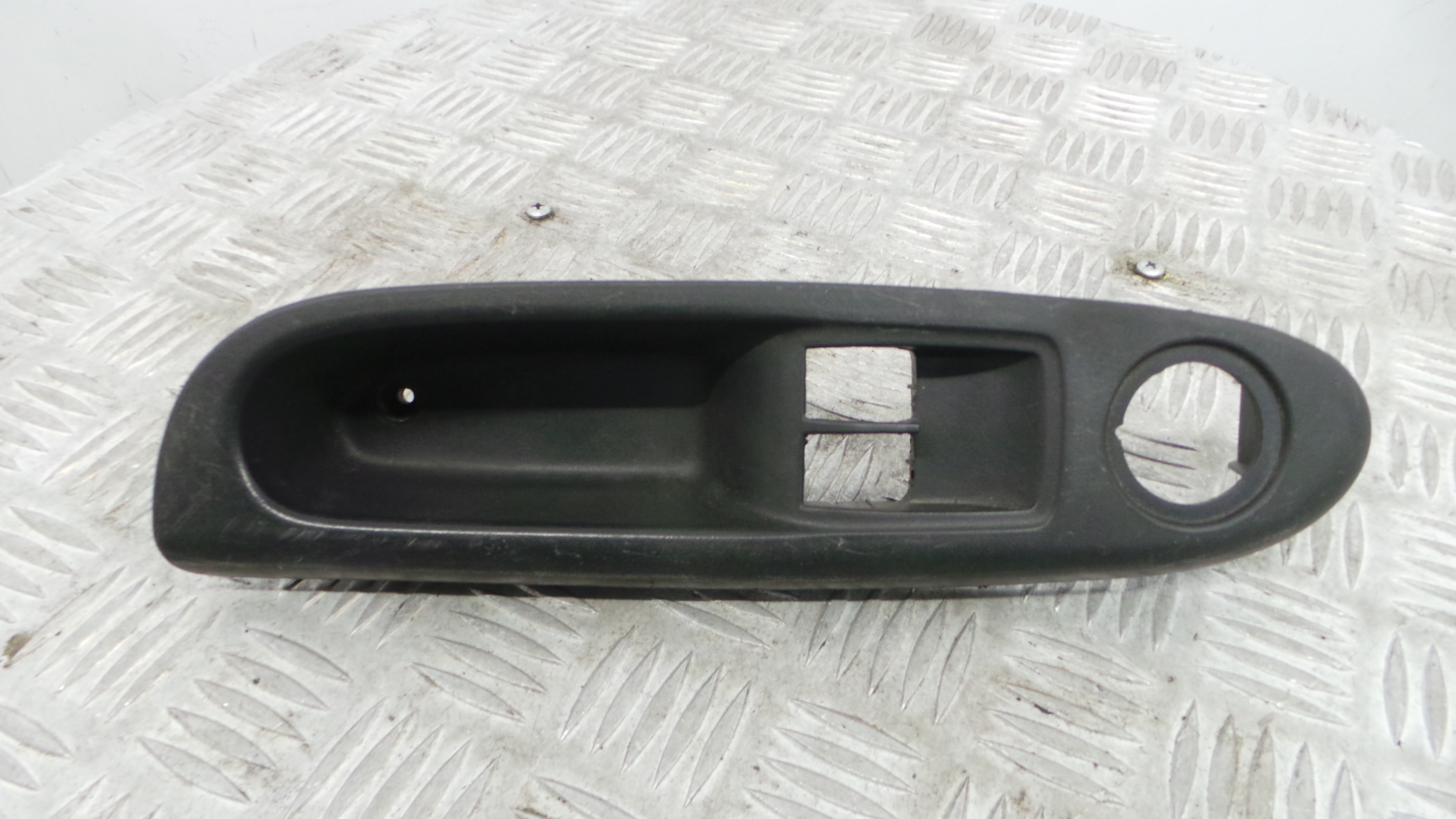 Interruptor / Comando Elevador Vidro Frente Esq  8200084008 - RENAULT CLIO II (BB_, CB_), CLIO Mk II-37039618