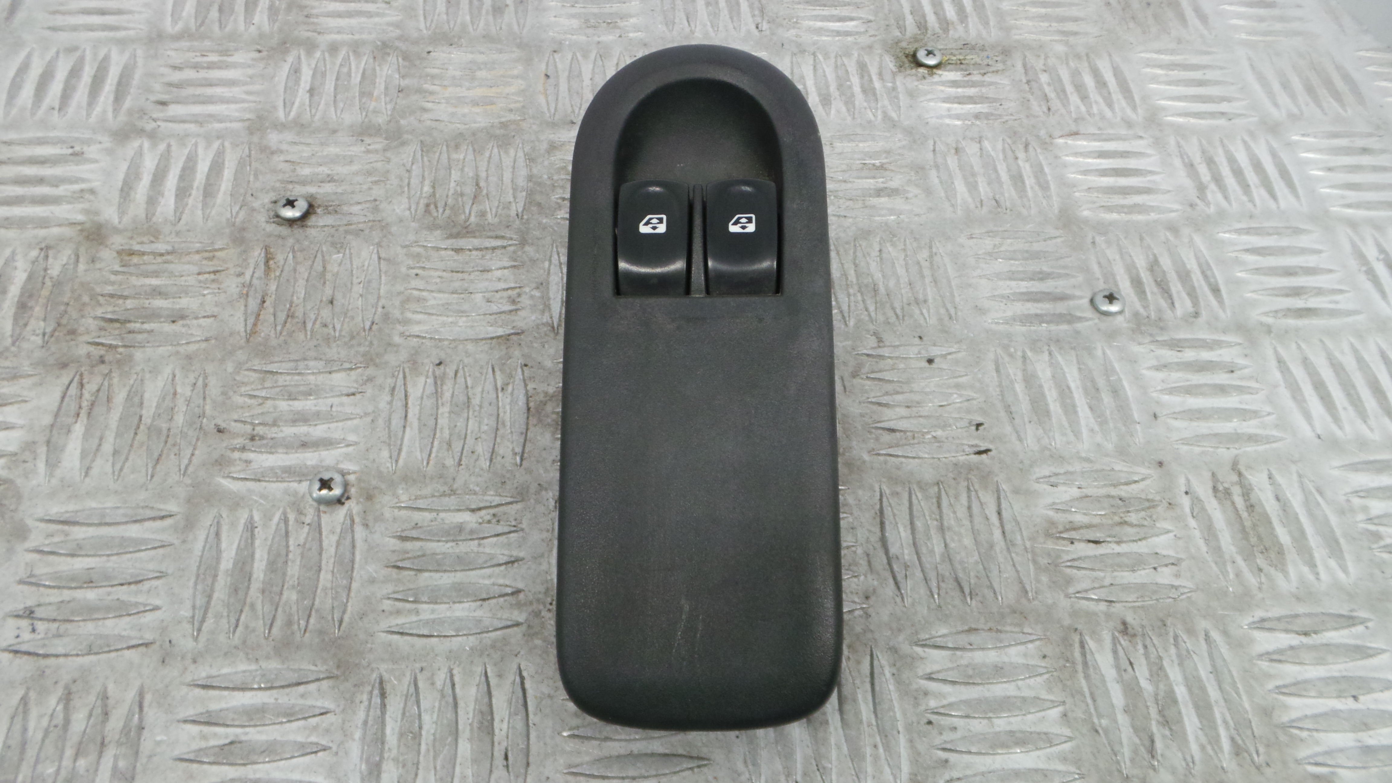 Interruptor / Comando Elevador Vidro Frente Esq  8200356519 - RENAULT CLIO III (BR0/1, CR0/1)-37039630