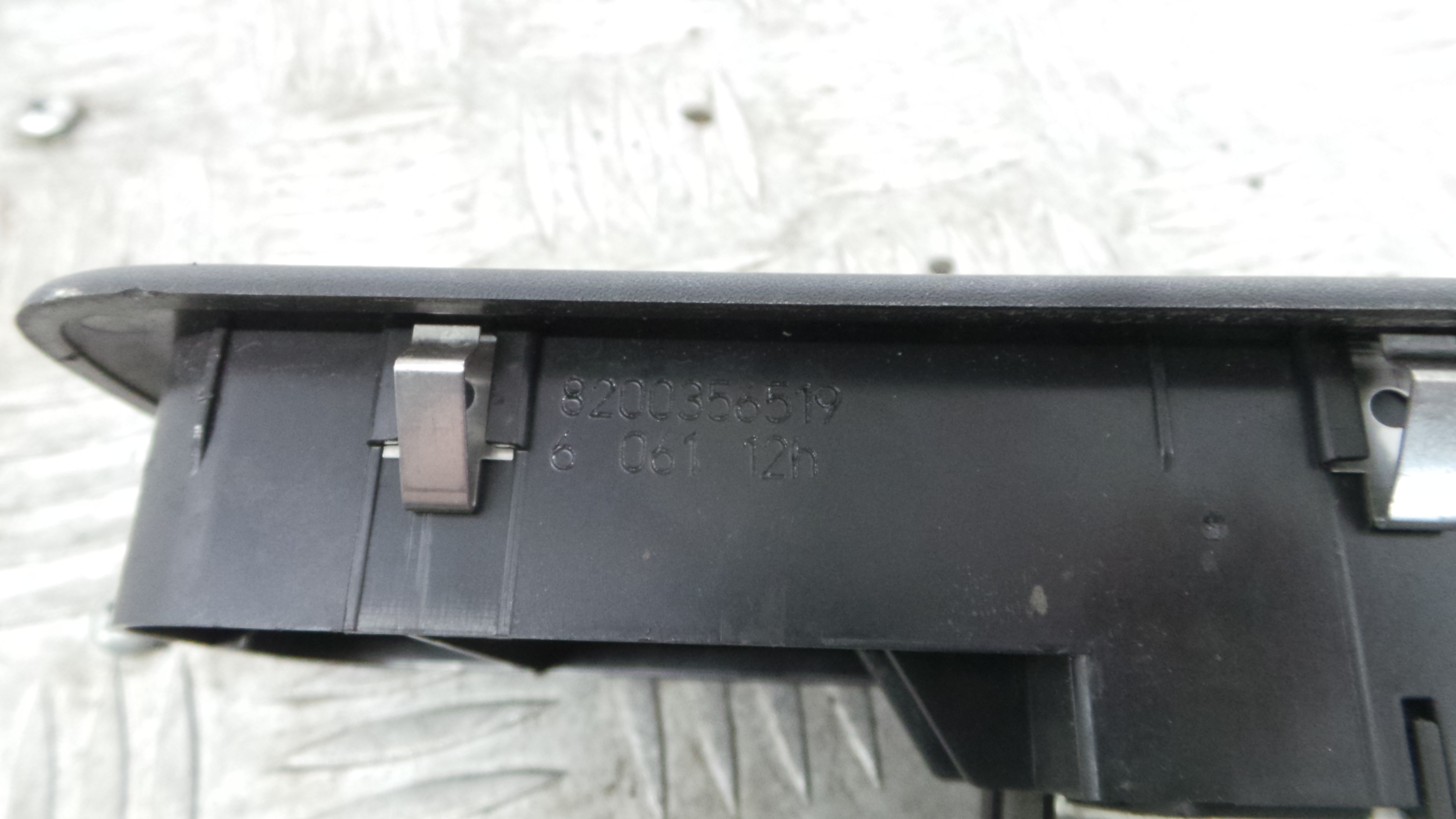 Interruptor / Comando Elevador Vidro Frente Esq  8200356519 - RENAULT CLIO III (BR0/1, CR0/1)-37039630