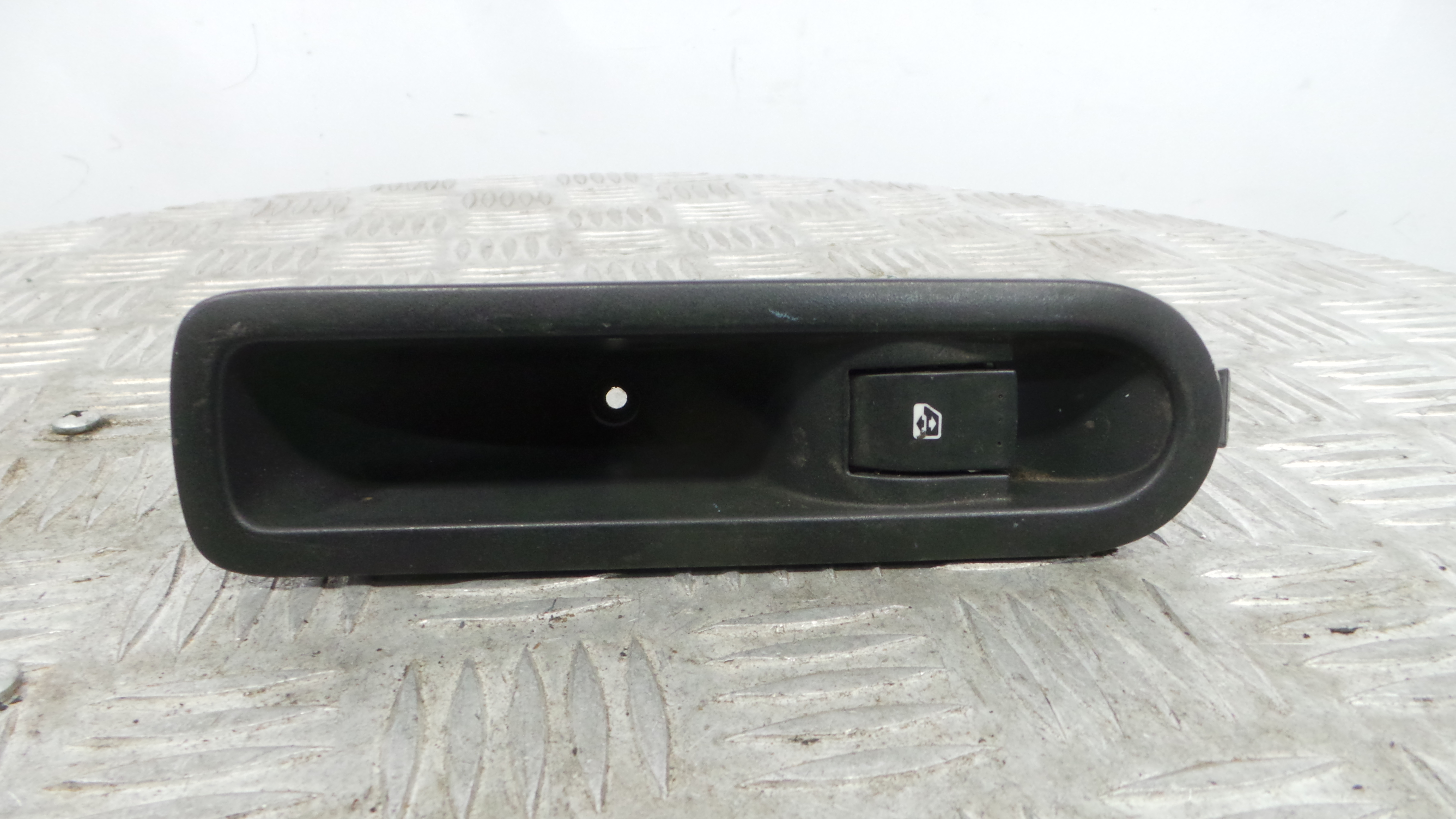 Interruptor / Comando Elevador Vidro Trás Dto 156013870 - RENAULT MEGANE II (BM0/1_, CM0/1_)-37039633