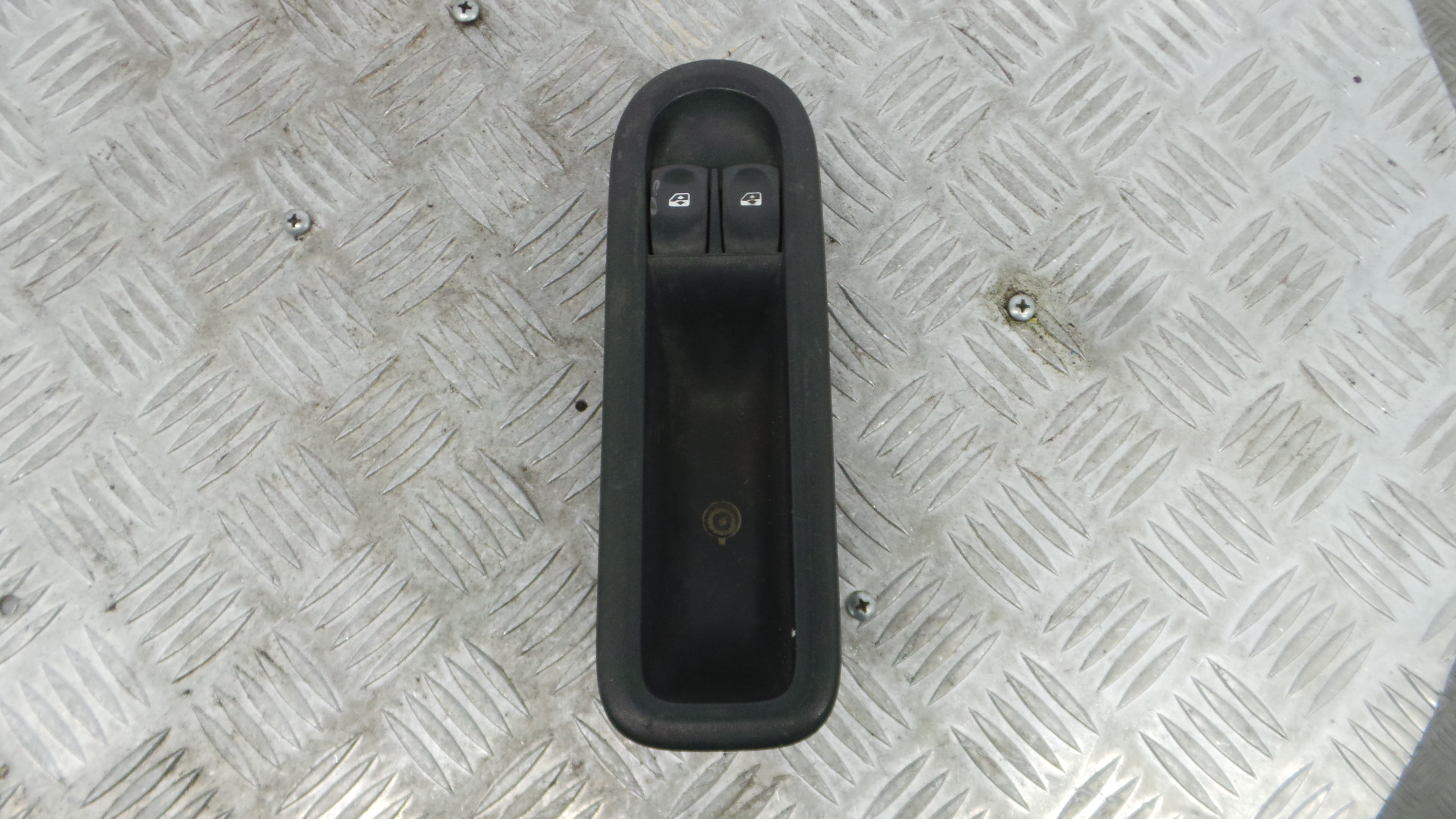 Interruptor / Comando Elevador Vidro Frente Esq  8200356513 - RENAULT CLIO III (BR0/1, CR0/1)-37039750