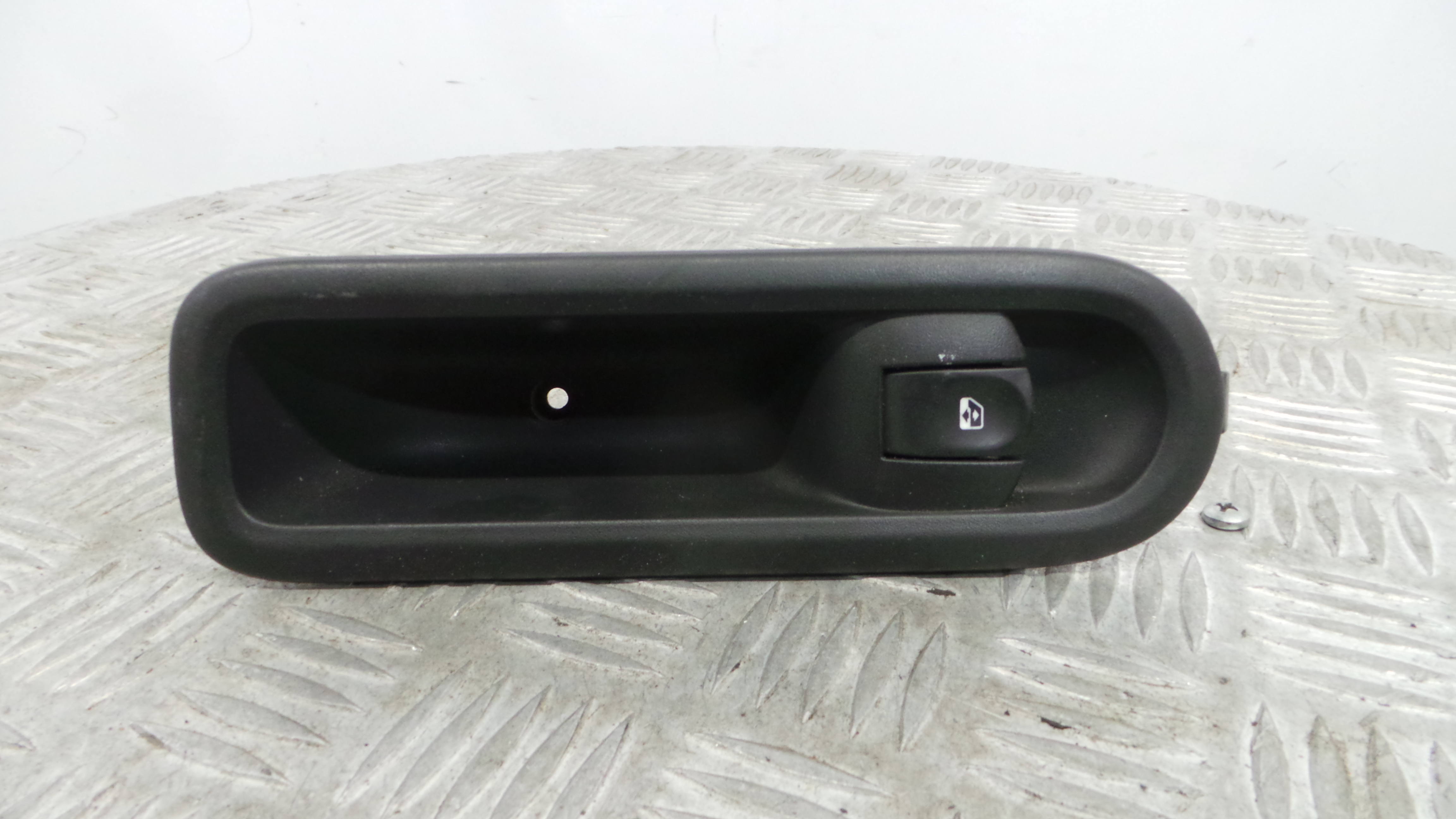 Interruptor / Comando Elevador Vidro Frente Dto  8200356517B - RENAULT CLIO III (BR0/1, CR0/1)-37039886