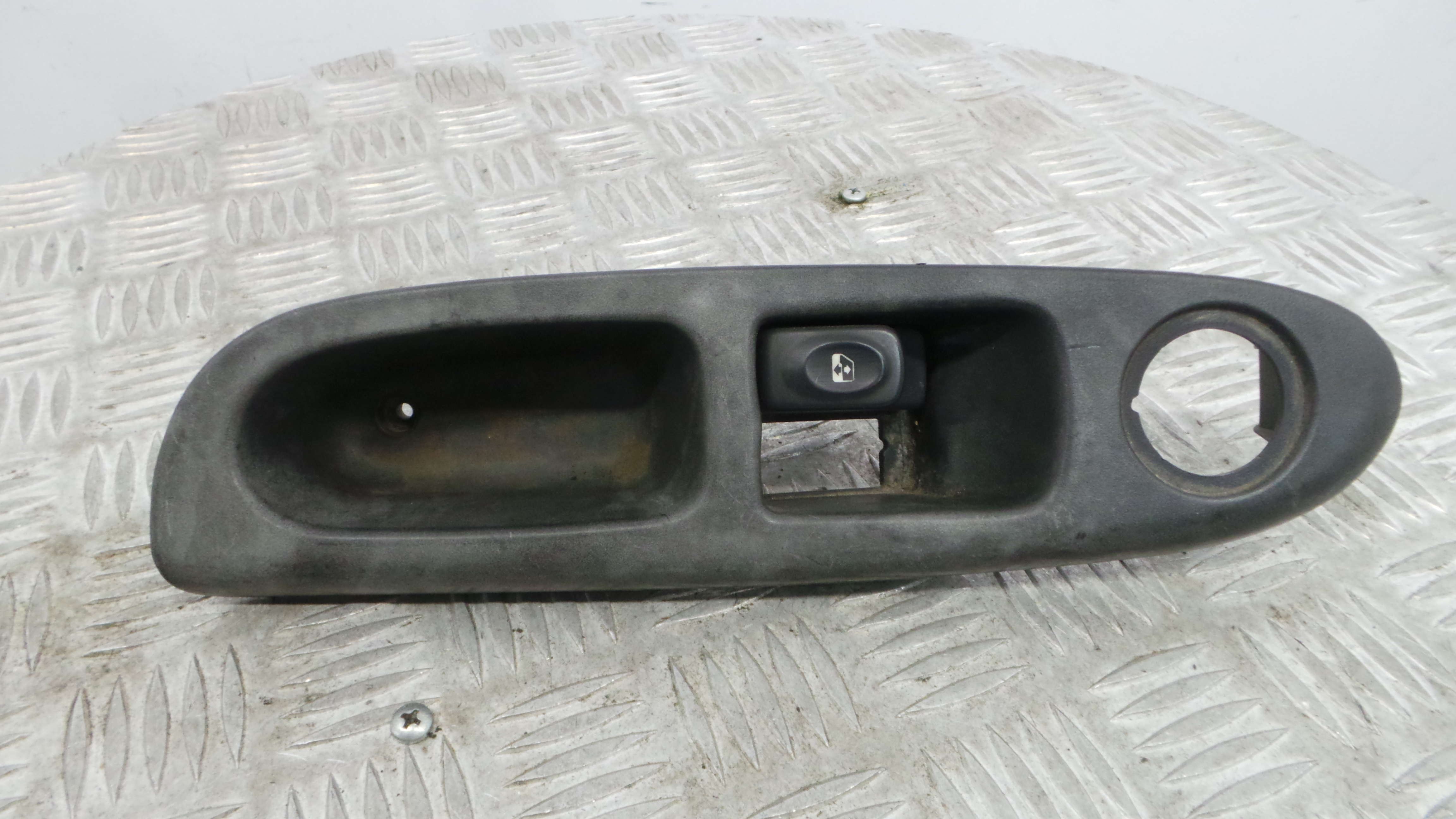 Interruptor / Comando Elevador Vidro Frente Esq  7700845735 - RENAULT CLIO II (BB_, CB_), CLIO Mk II-37039901