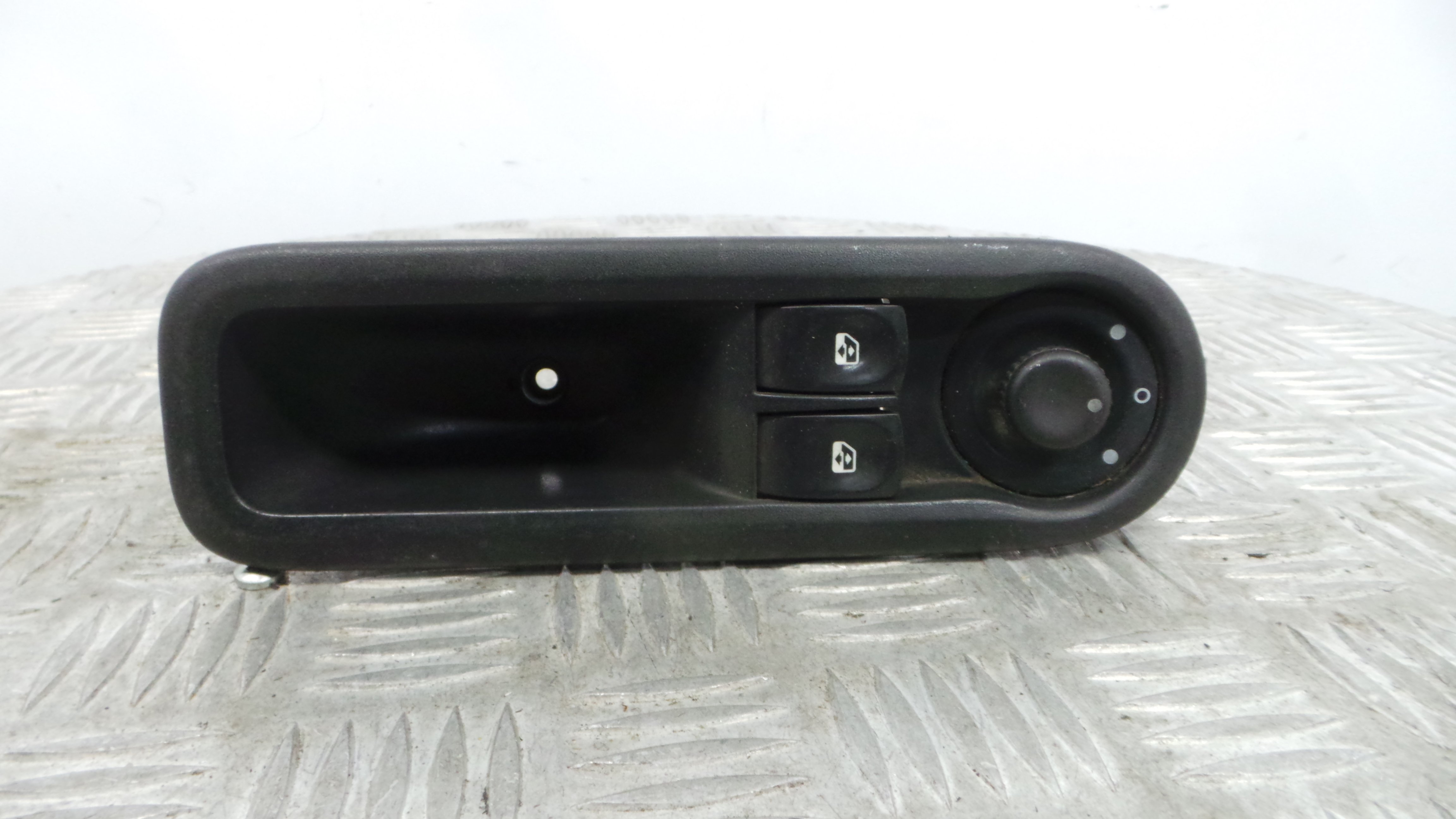 Interruptor / Comando Elevador Vidro Frente Esq  8200356515 - RENAULT CLIO III (BR0/1, CR0/1)-37039946