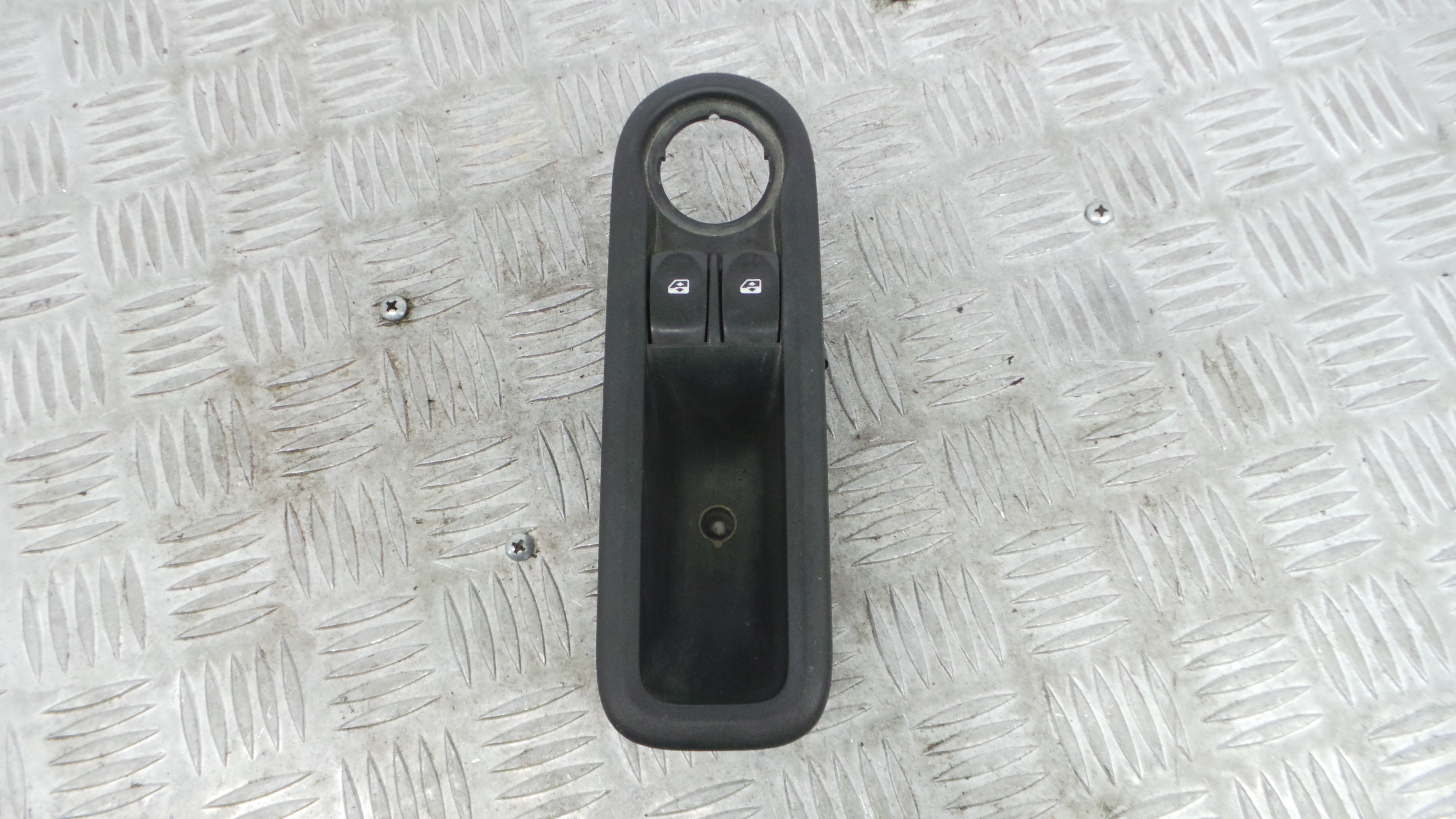 Interruptor / Comando Elevador Vidro Frente Esq  8200356515 - RENAULT CLIO III (BR0/1, CR0/1)-37039955