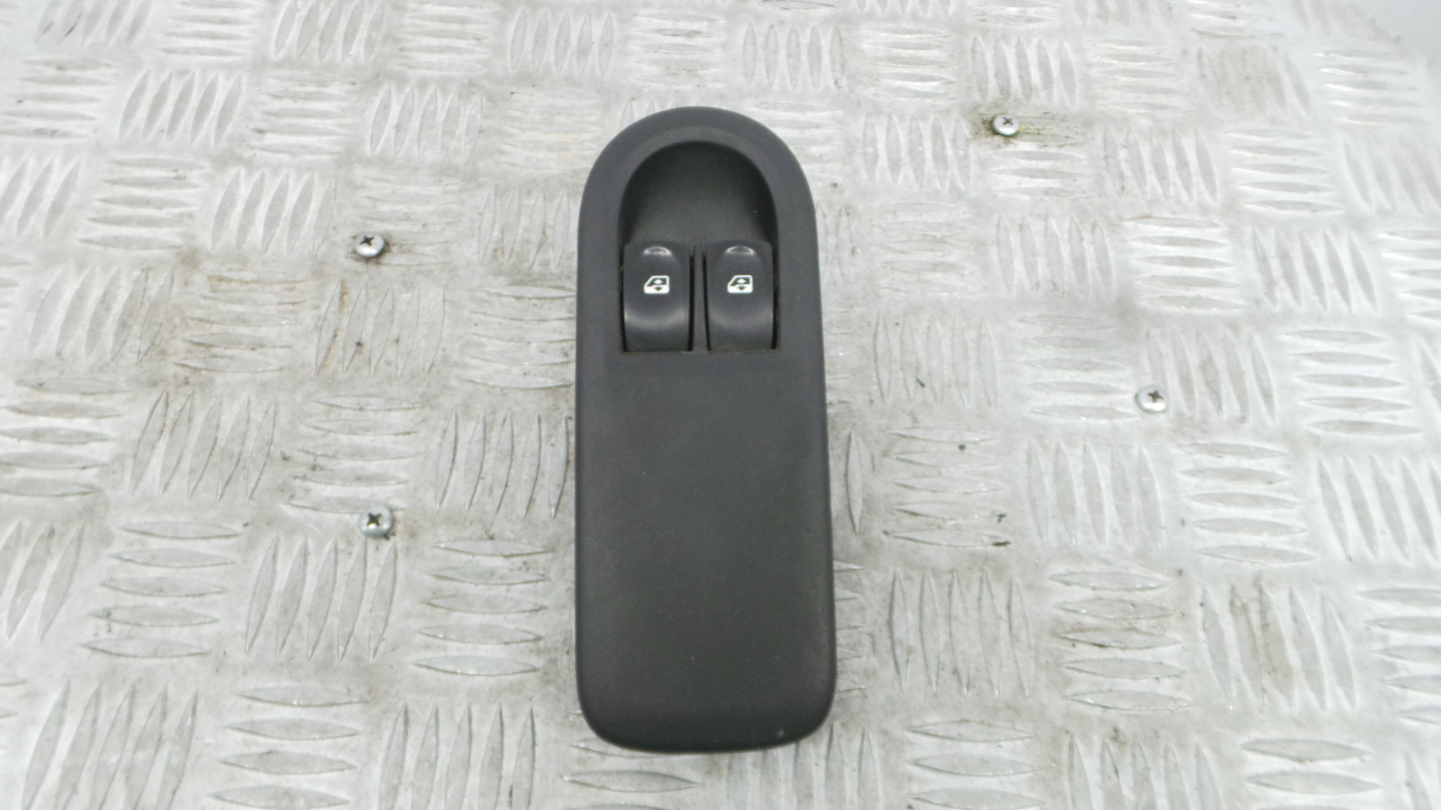 Interruptor / Comando Elevador Vidro Frente Esq  8200356519 - RENAULT CLIO III (BR0/1, CR0/1)-37040003