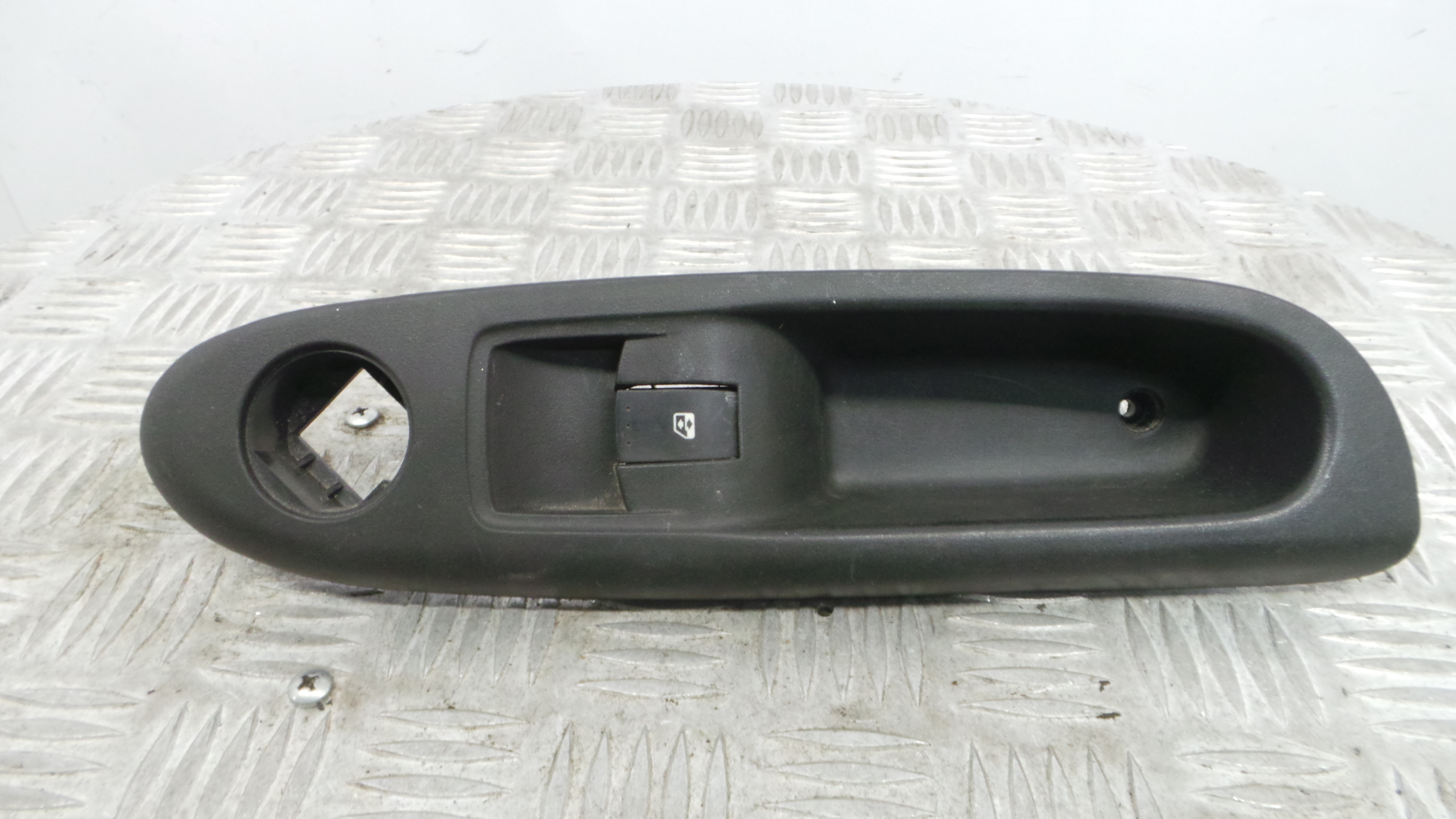 Interruptor / Comando Elevador Vidro Frente Dto  8200084005 - RENAULT CLIO II (BB_, CB_), CLIO Mk II-37040009