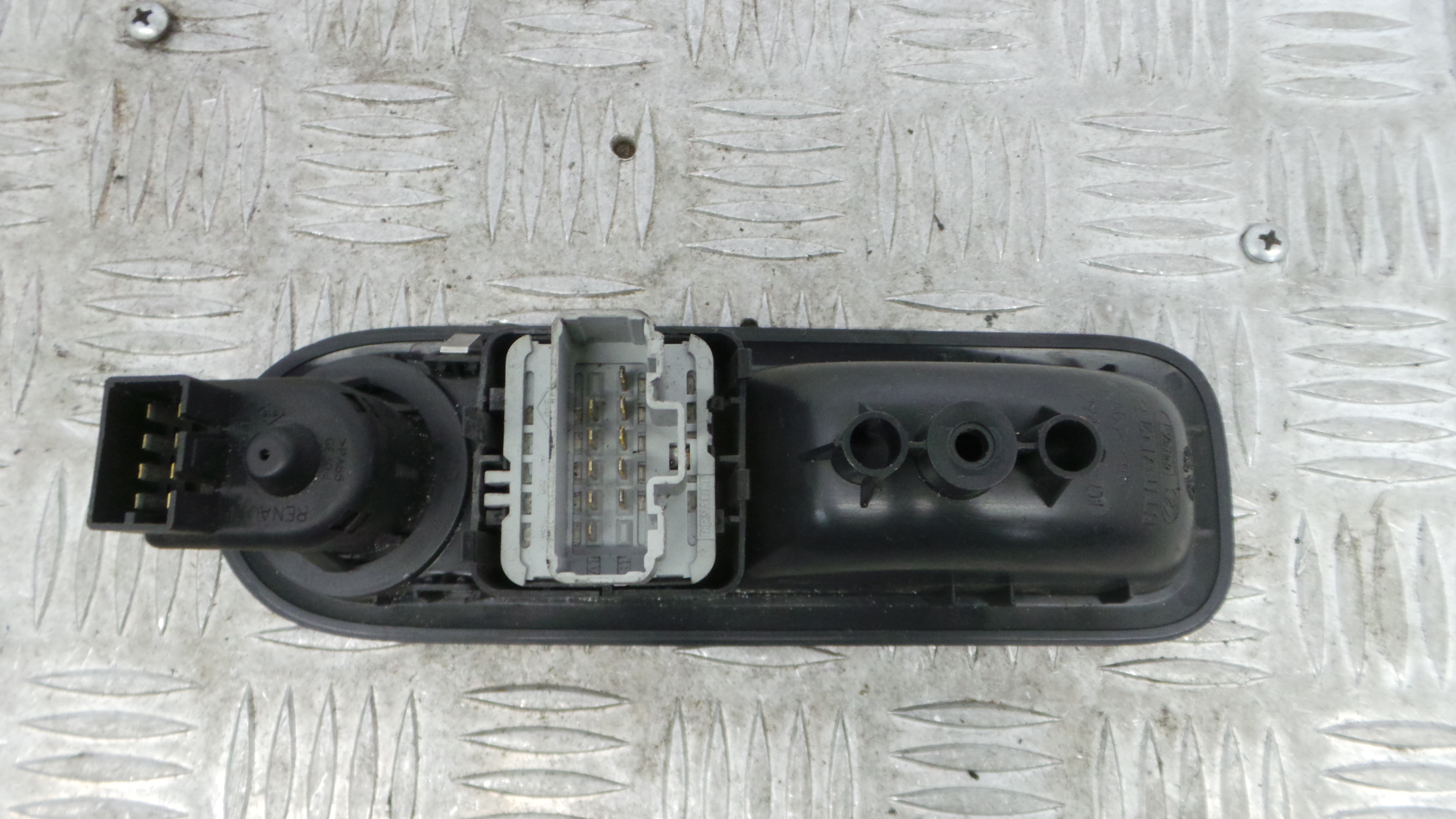 Interruptor / Comando Elevador Vidro Frente Esq  8200356515 - RENAULT CLIO III (BR0/1, CR0/1)-37040023