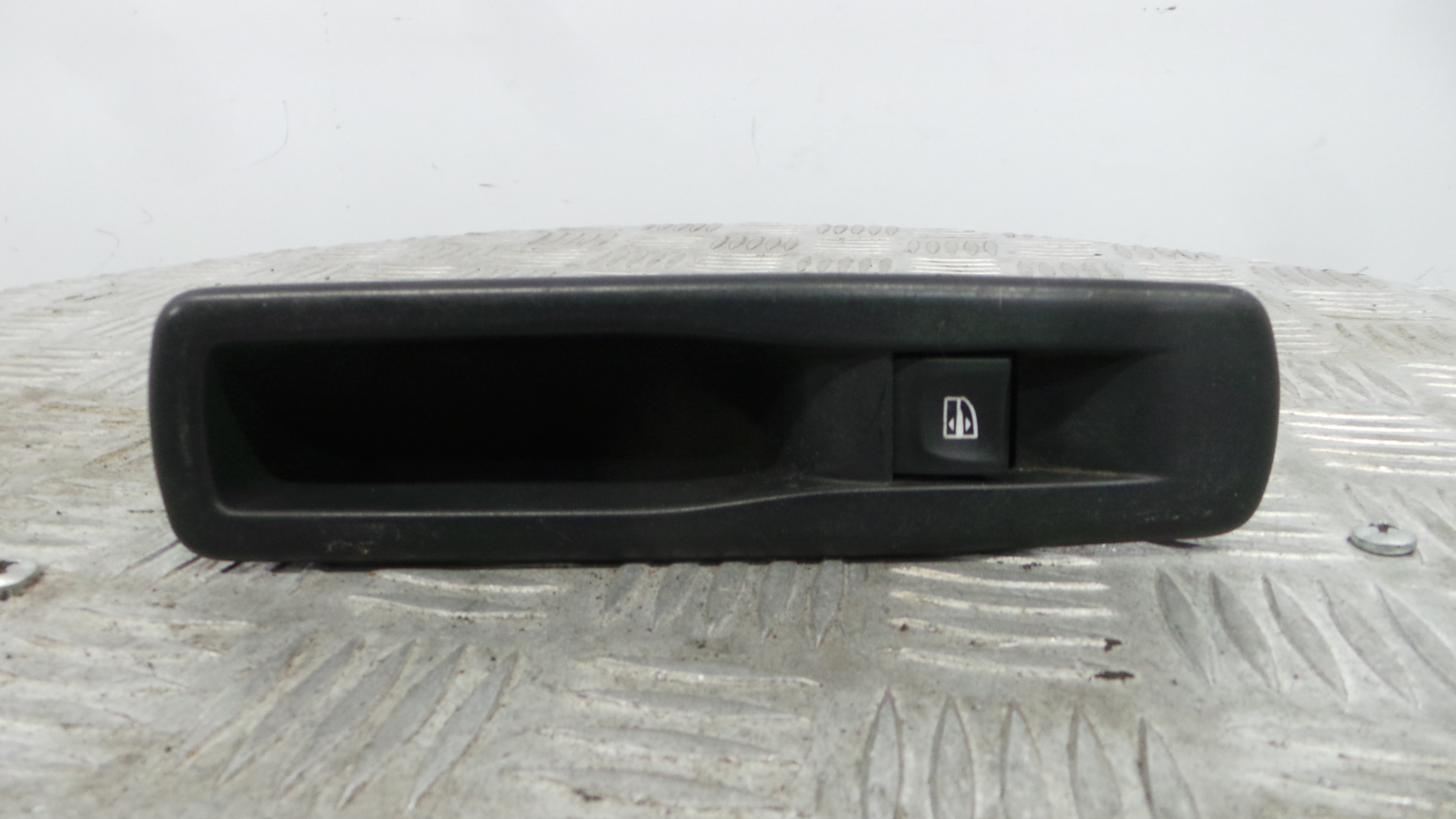 Interruptor / Comando Elevador Vidro Trás Dto 829500004R - RENAULT MEGANE III Hatchback (BZ0/1_, B3-37040096