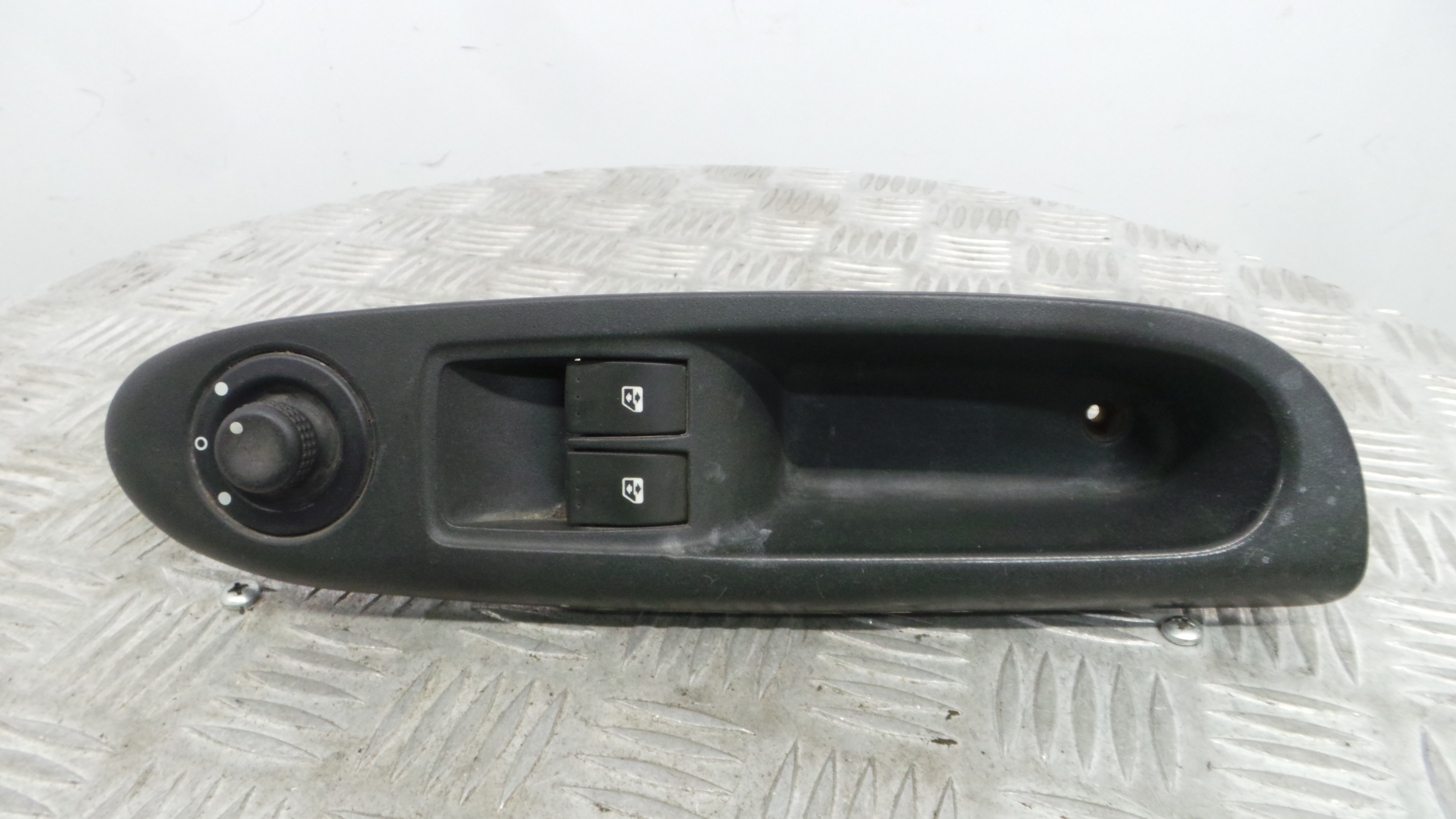 Interruptor / Comando Elevador Vidro Frente Esq  8200084012 - RENAULT CLIO II (BB_, CB_), CLIO Mk II-37040099