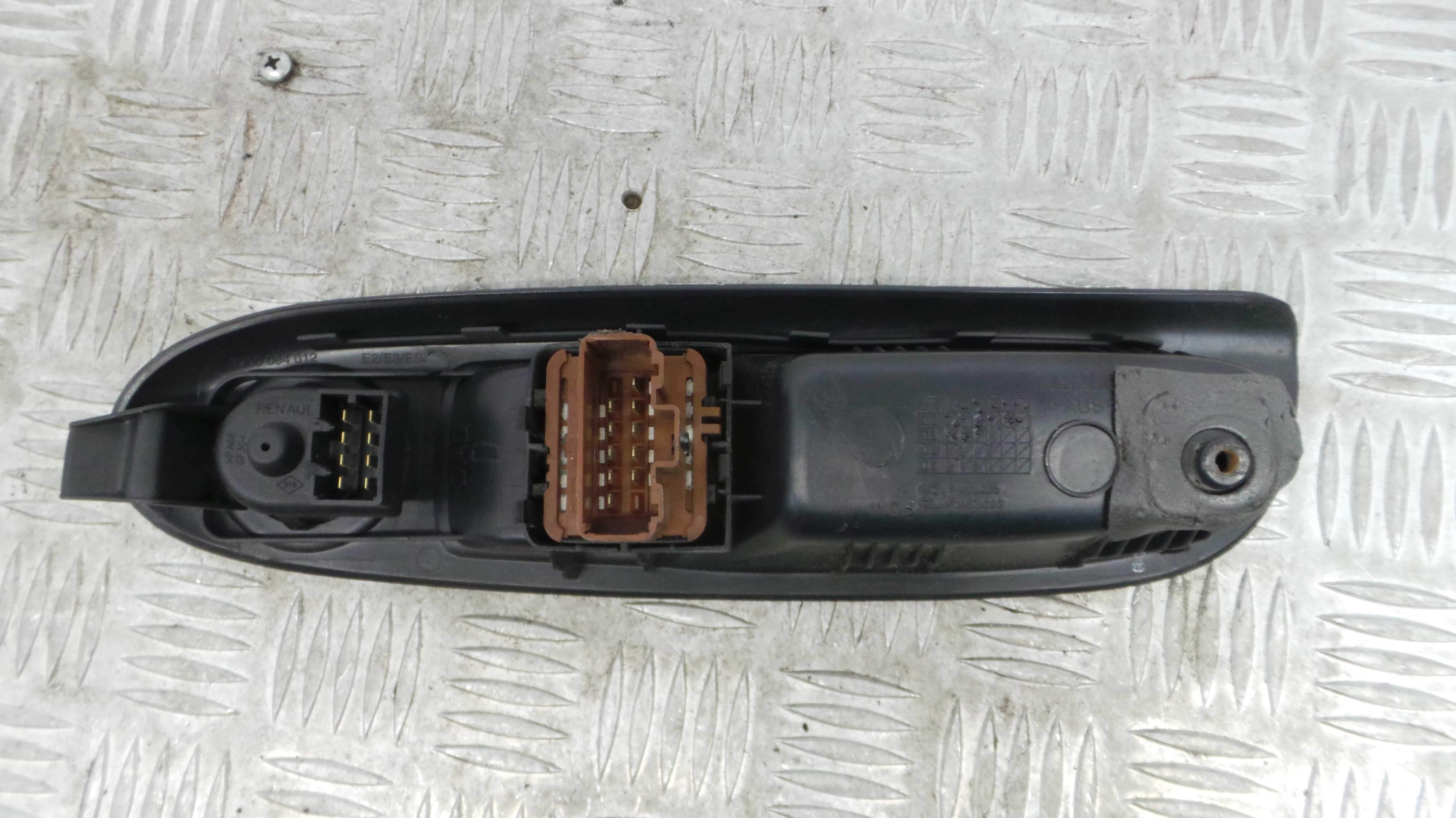 Interruptor / Comando Elevador Vidro Frente Esq  8200084012 - RENAULT CLIO II (BB_, CB_), CLIO Mk II-37040099