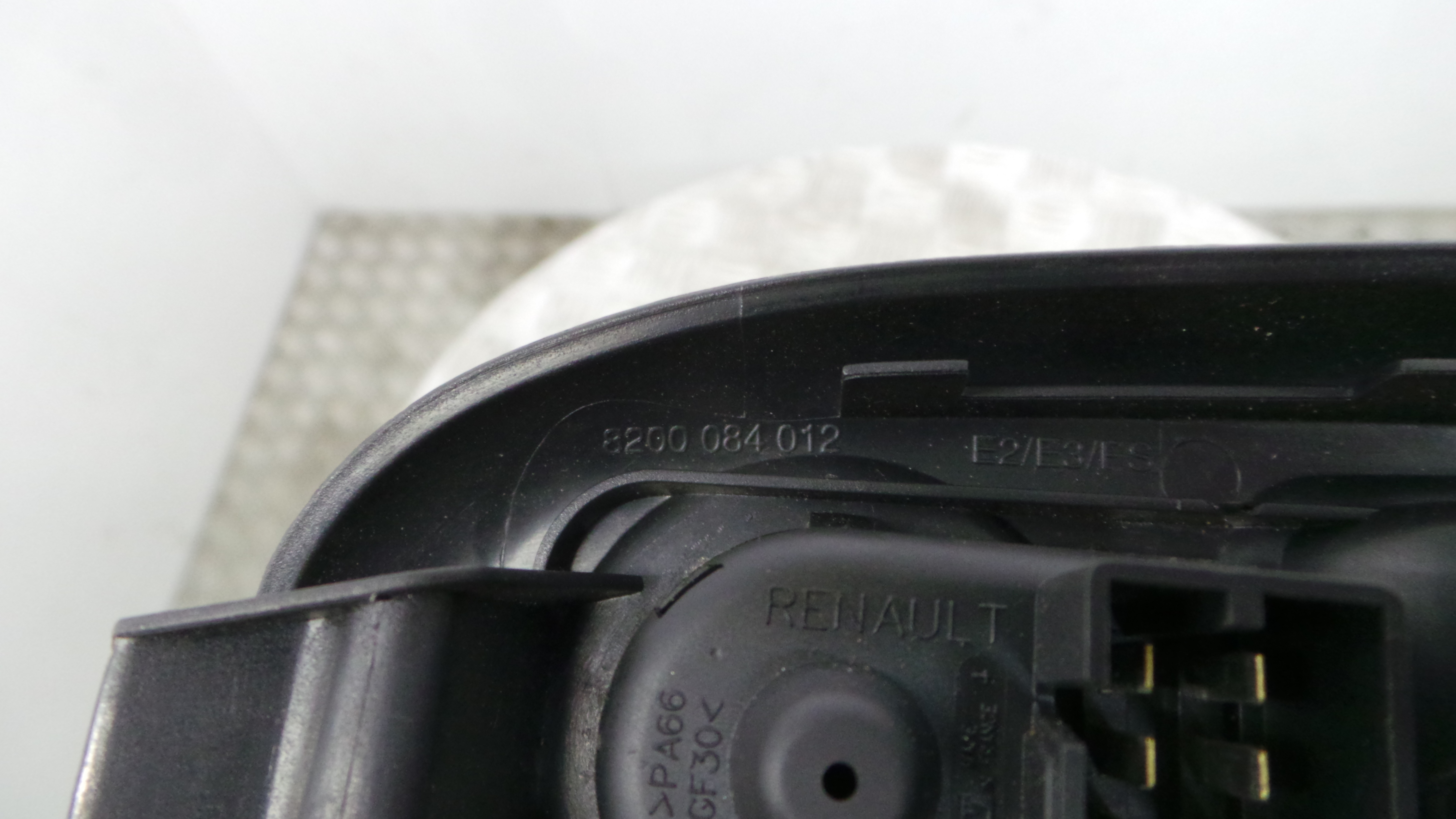 Interruptor / Comando Elevador Vidro Frente Esq  8200084012 - RENAULT CLIO II (BB_, CB_), CLIO Mk II-37040099