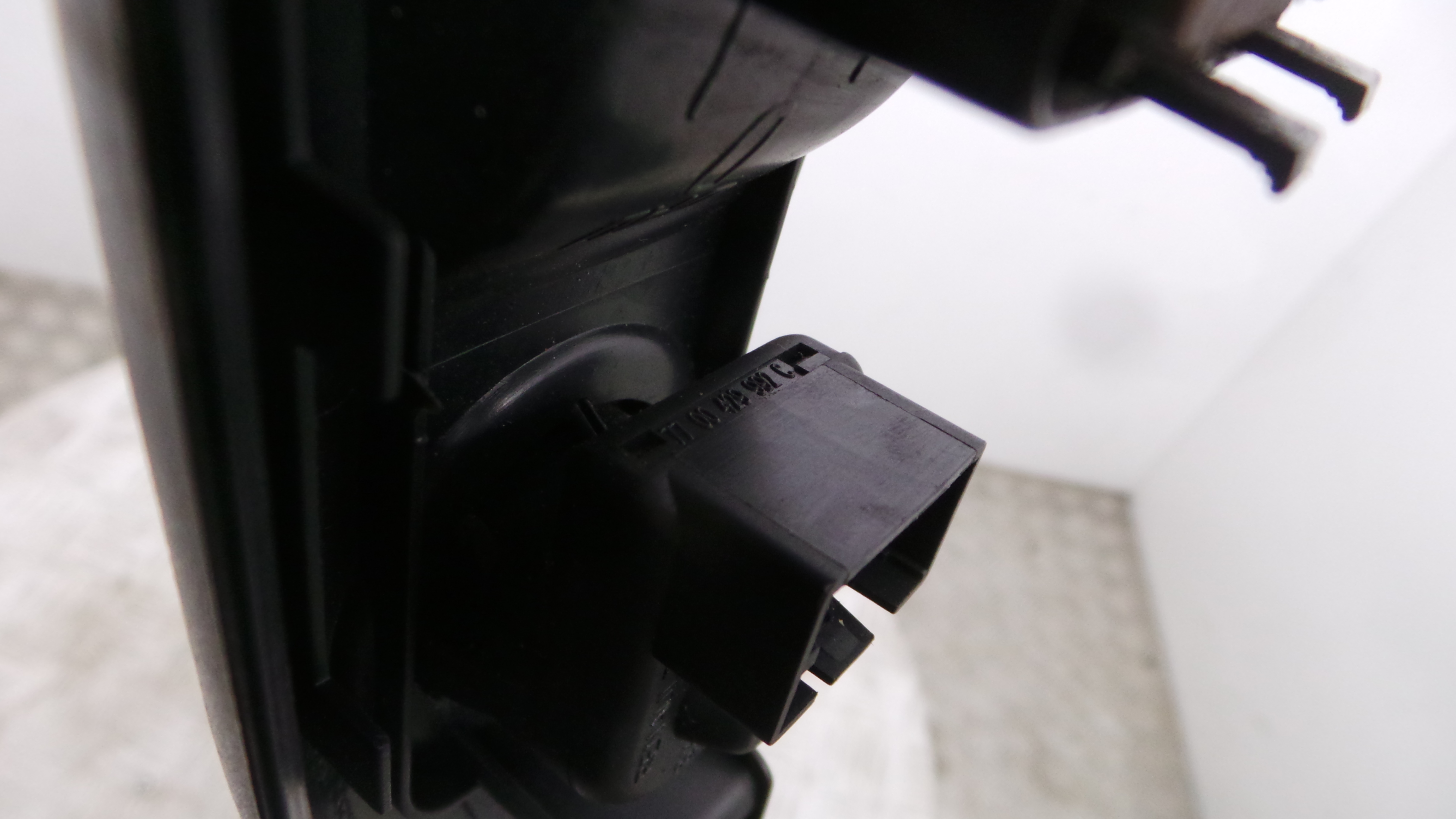 Interruptor / Comando Elevador Vidro Frente Esq  8200084012 - RENAULT CLIO II (BB_, CB_), CLIO Mk II-37040099