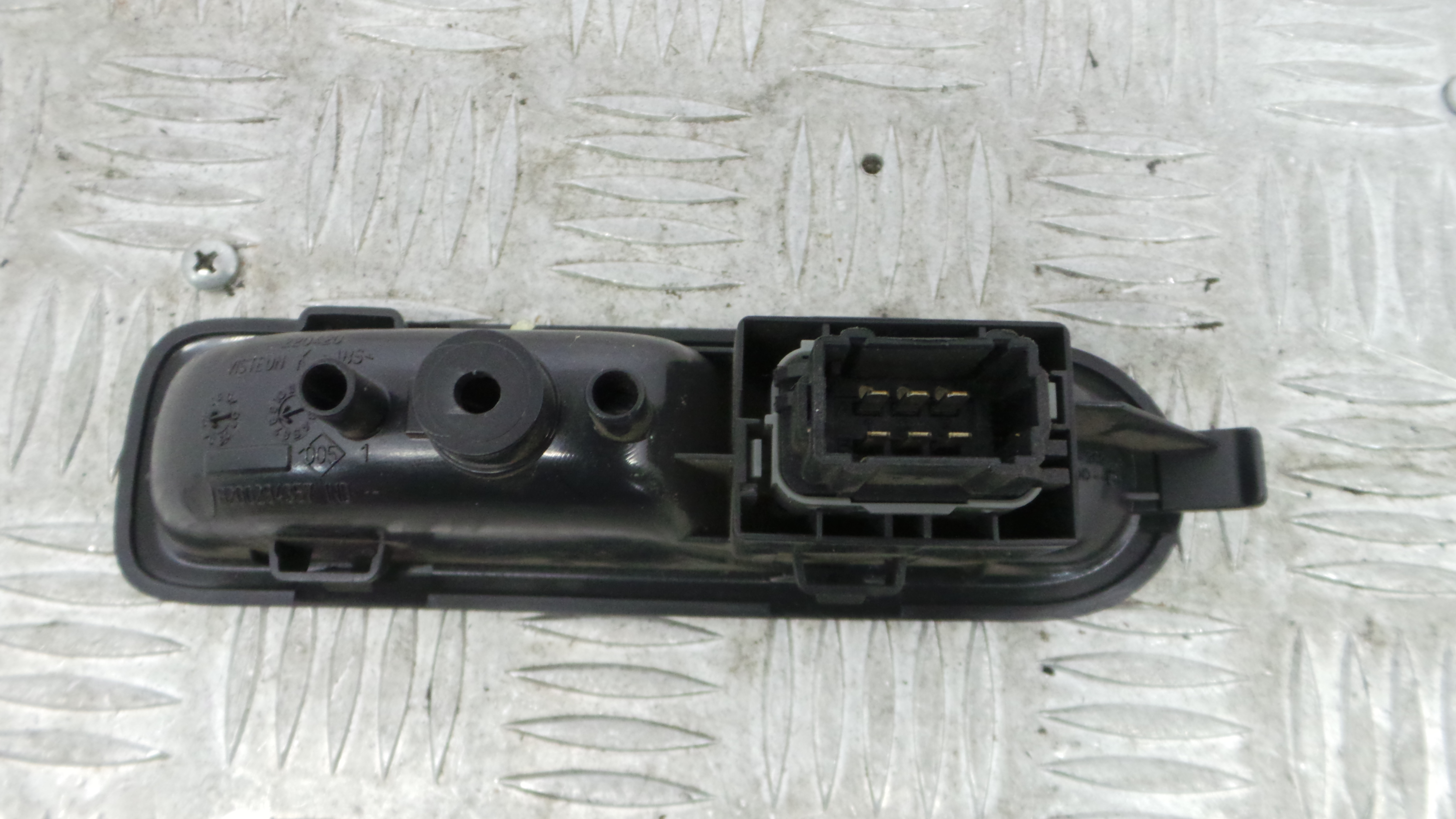 Interruptor / Comando Elevador Vidro Trás Esq 8200234357 - RENAULT CLIO III (BR0/1, CR0/1)-37040705