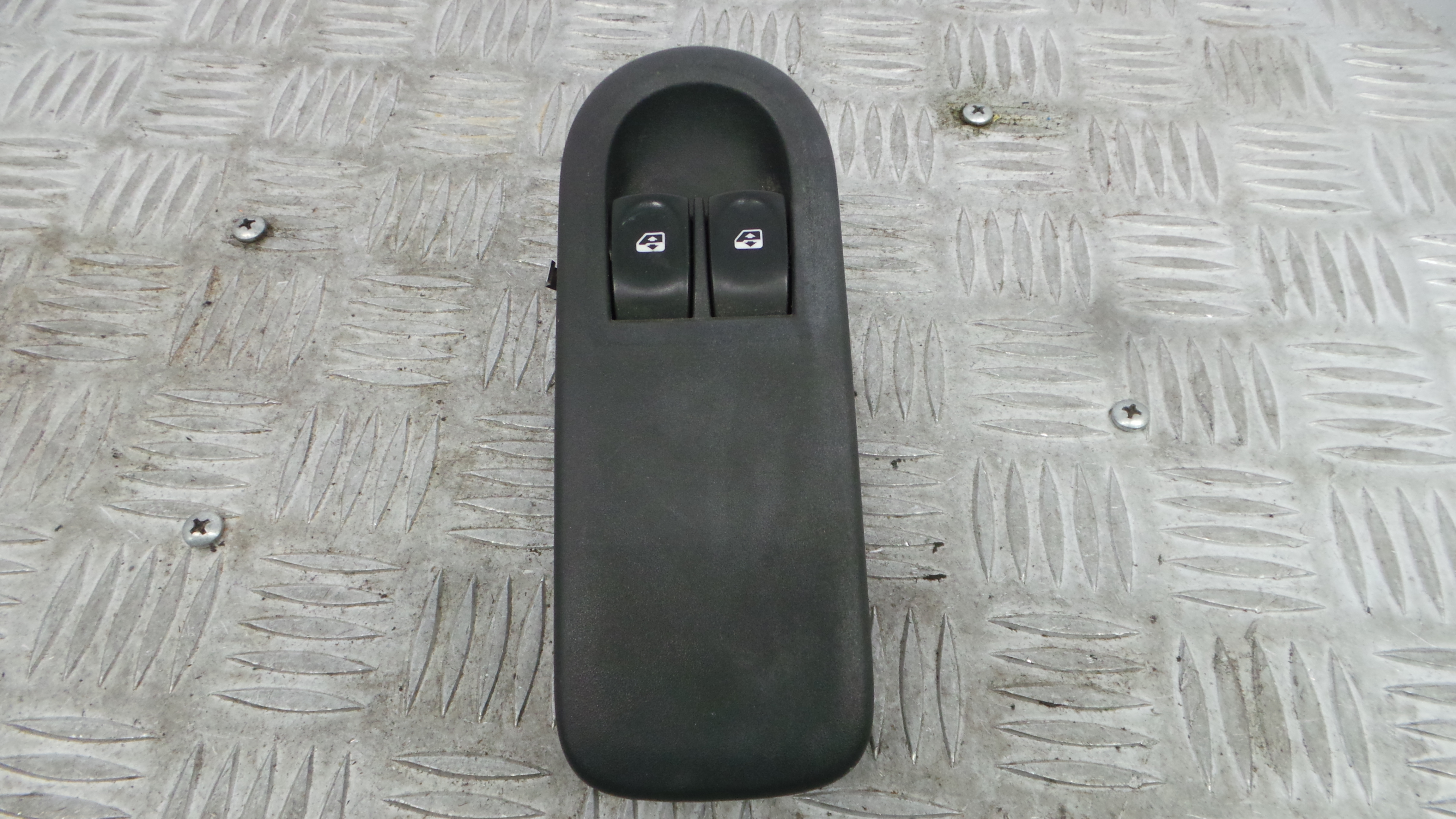 Interruptor / Comando Elevador Vidro Frente Esq  8200356519 - RENAULT CLIO III (BR0/1, CR0/1)-37040708