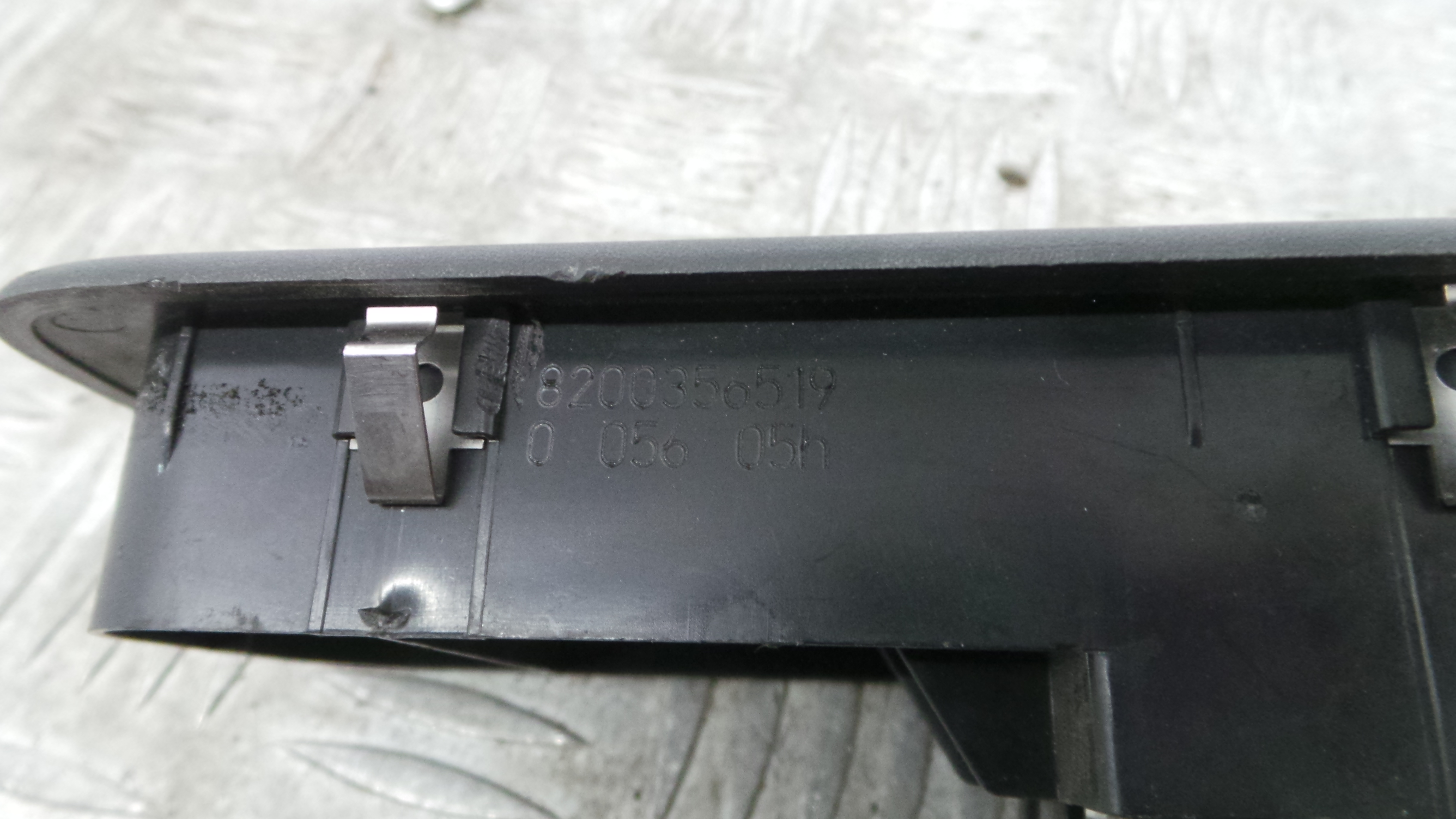 Interruptor / Comando Elevador Vidro Frente Esq 8200356519 - RENAULT CLIO III (BR0/1, CR0/1)-37040708