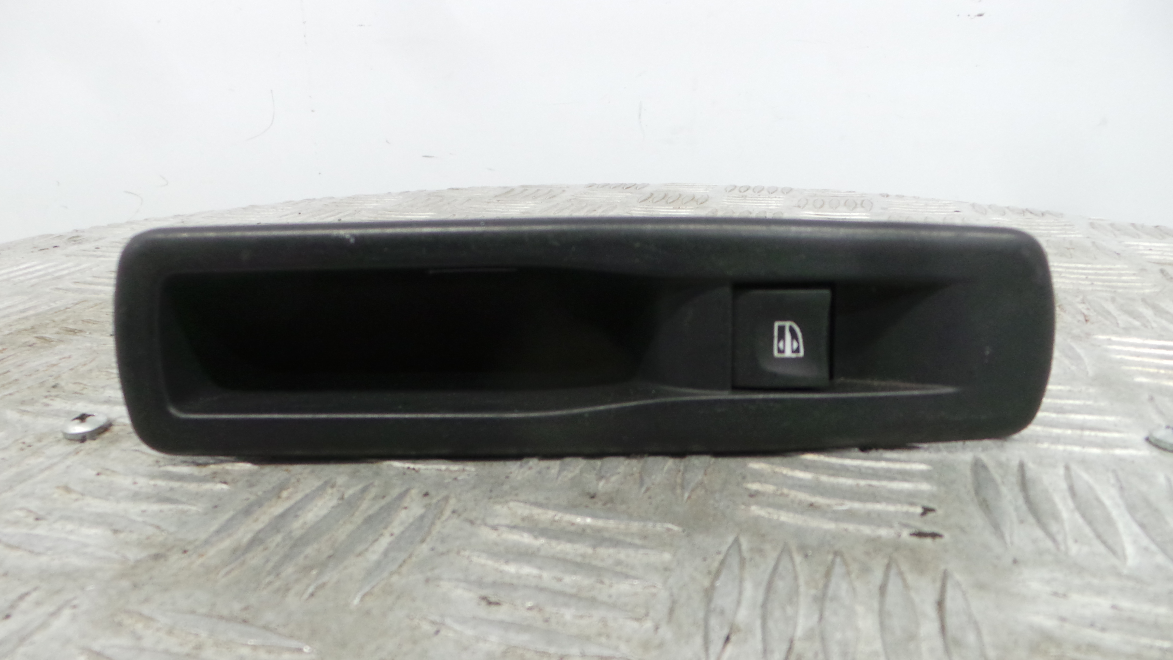 Interruptor / Comando Elevador Vidro Frente Dto  829500004R - RENAULT MEGANE III Hatchback (BZ0/1_, -37040711