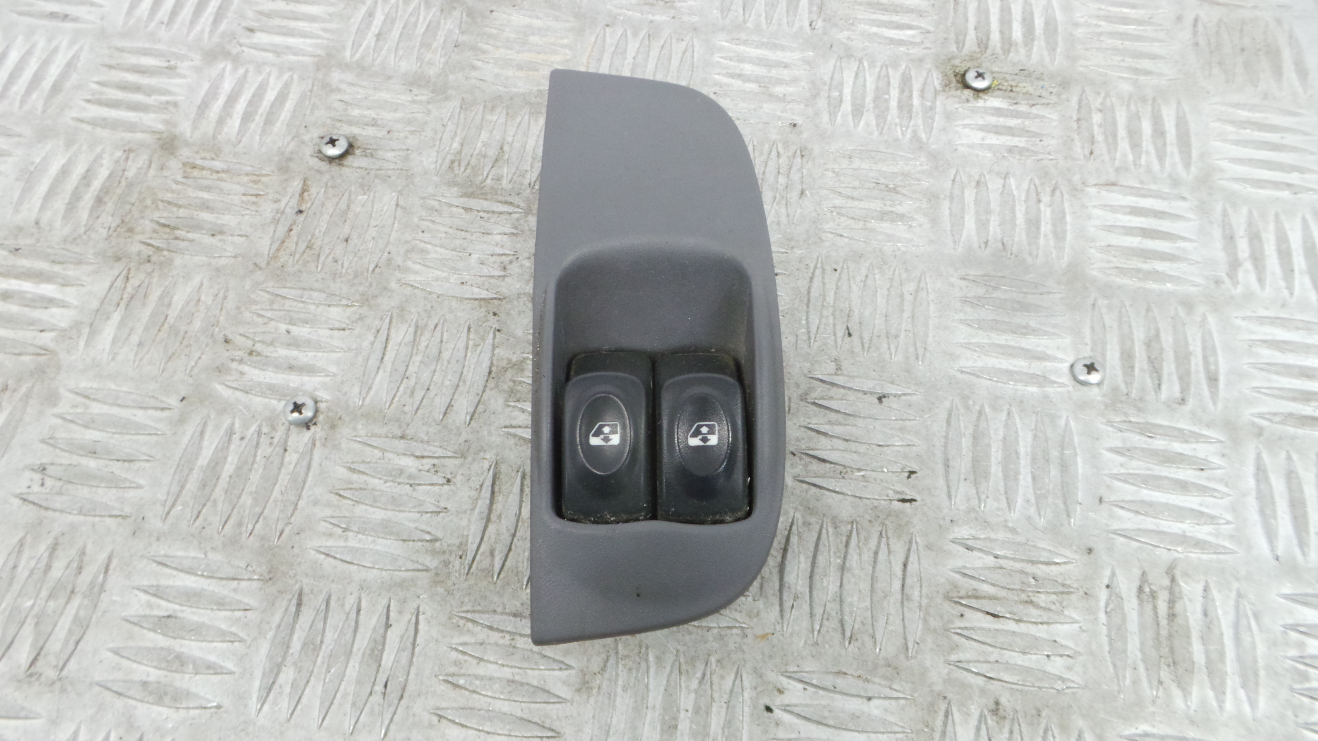 Interruptor / Comando Elevador Vidro Frente Esq  7700429069 - RENAULT MEGANE I Break (KA0/1_), MEGAN-37040717