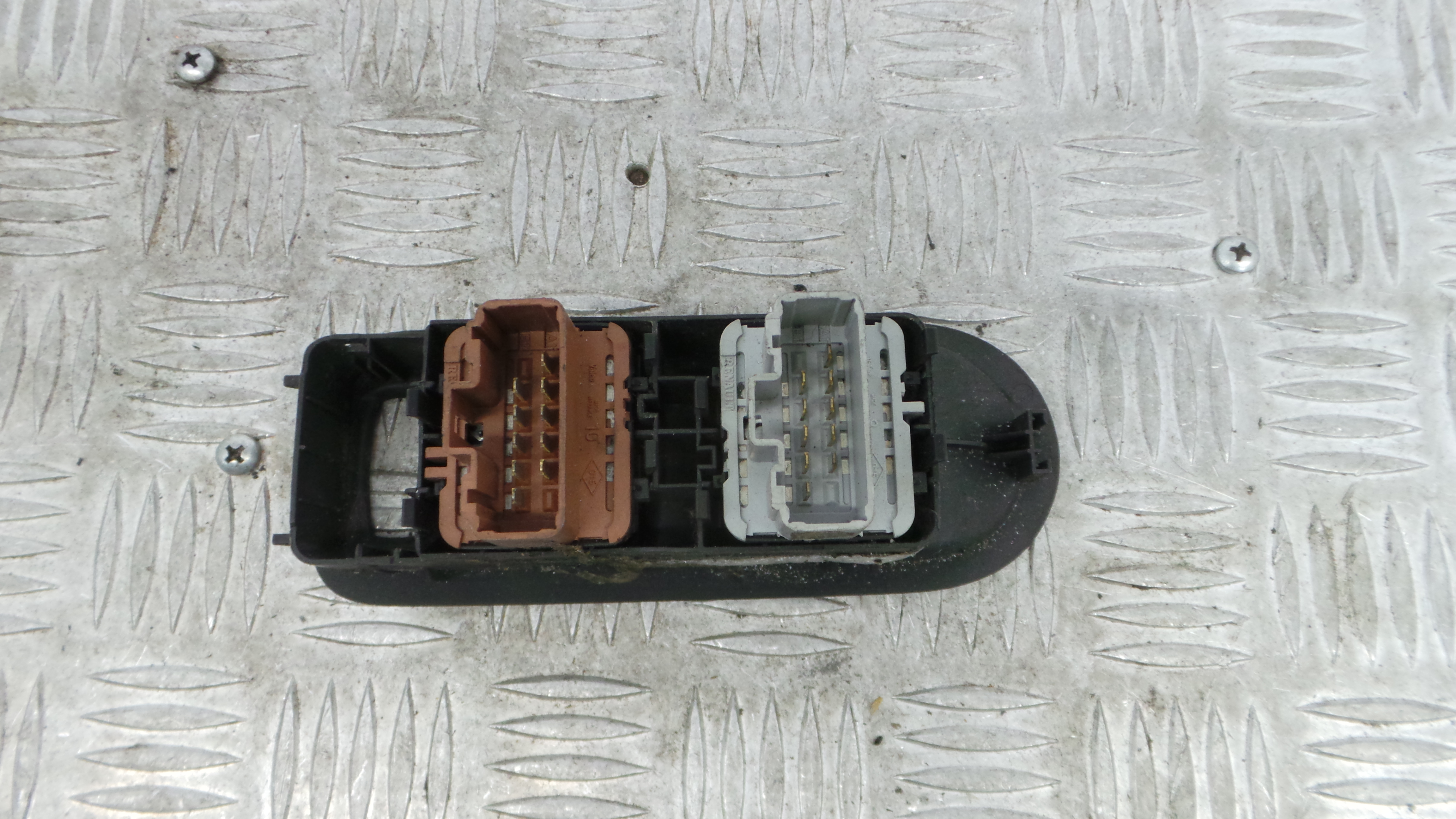 Interruptor / Comando Elevador Vidro Frente Esq  156018070D - RENAULT MEGANE II (BM0/1_, CM0/1_)-37040723