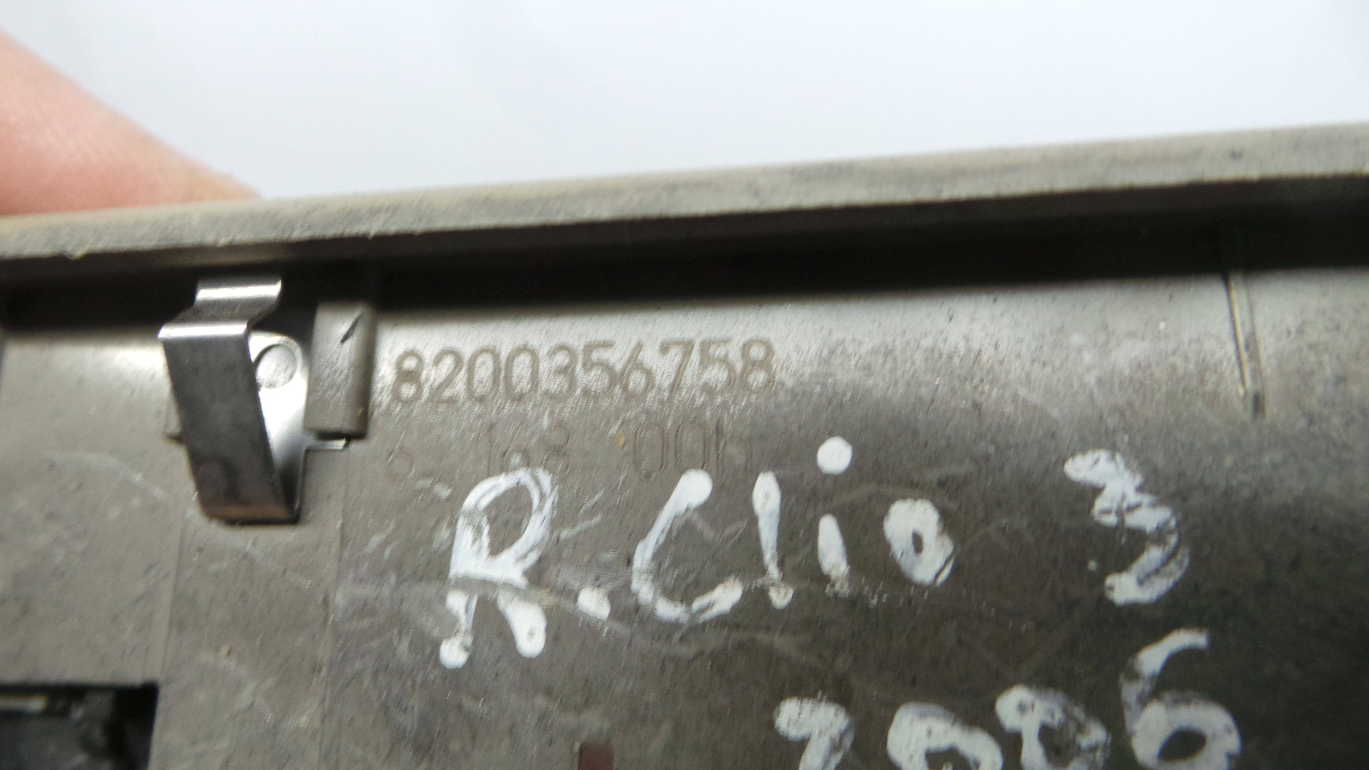 Interruptor / Comando Elevador Vidro Frente Esq  8200356758 - RENAULT CLIO III (BR0/1, CR0/1)-37040729