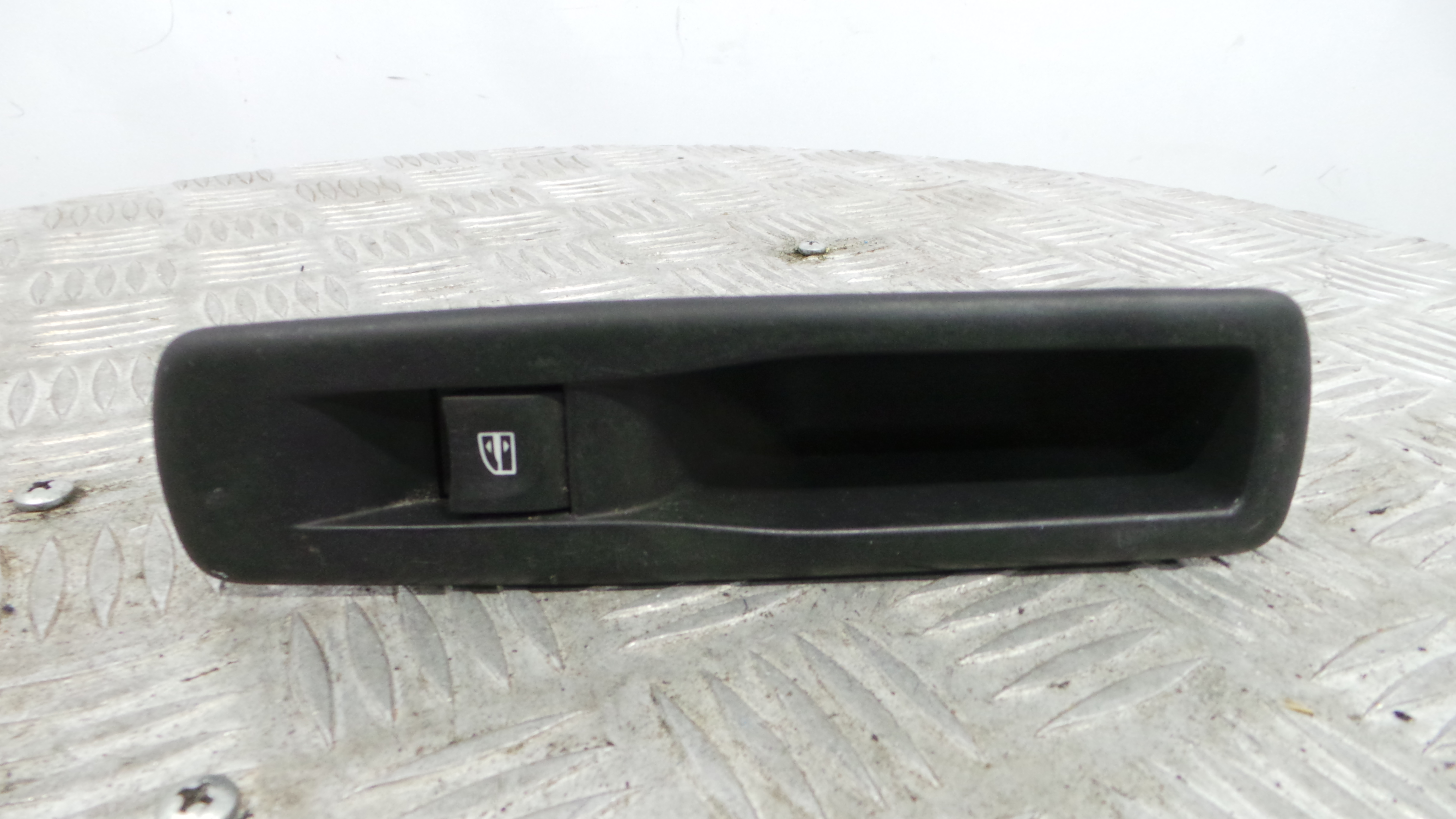 Interruptor / Comando Elevador Vidro Trás Dto 829500004R - RENAULT MEGANE III Hatchback (BZ0/1_, B3-37040927