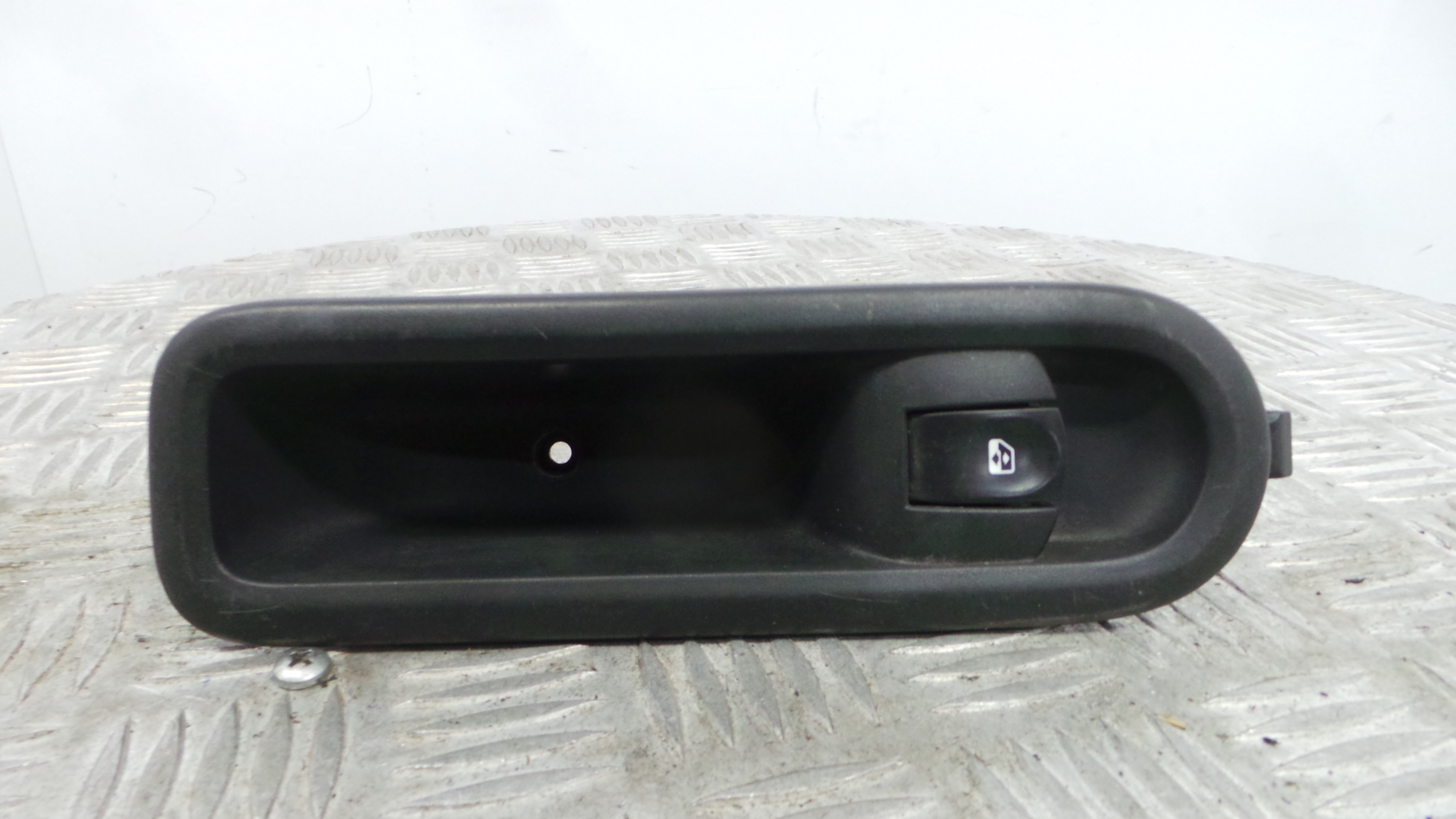Interruptor / Comando Elevador Vidro Frente Dto  8200356517B - RENAULT CLIO III (BR0/1, CR0/1)-37040930