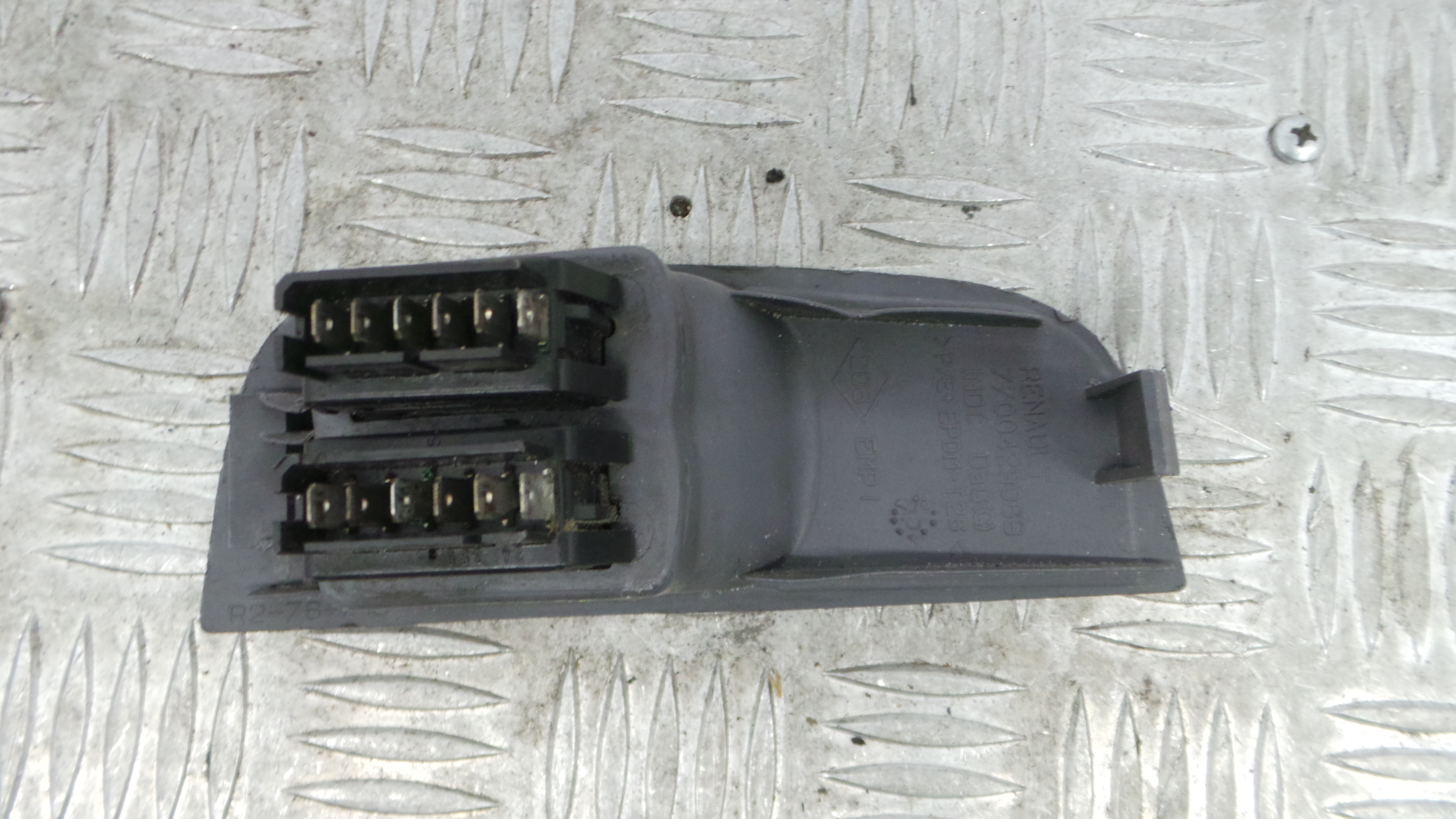 Interruptor / Comando Elevador Vidro Frente Esq  7700429069 - RENAULT MEGANE I (BA0/1_)-37040957