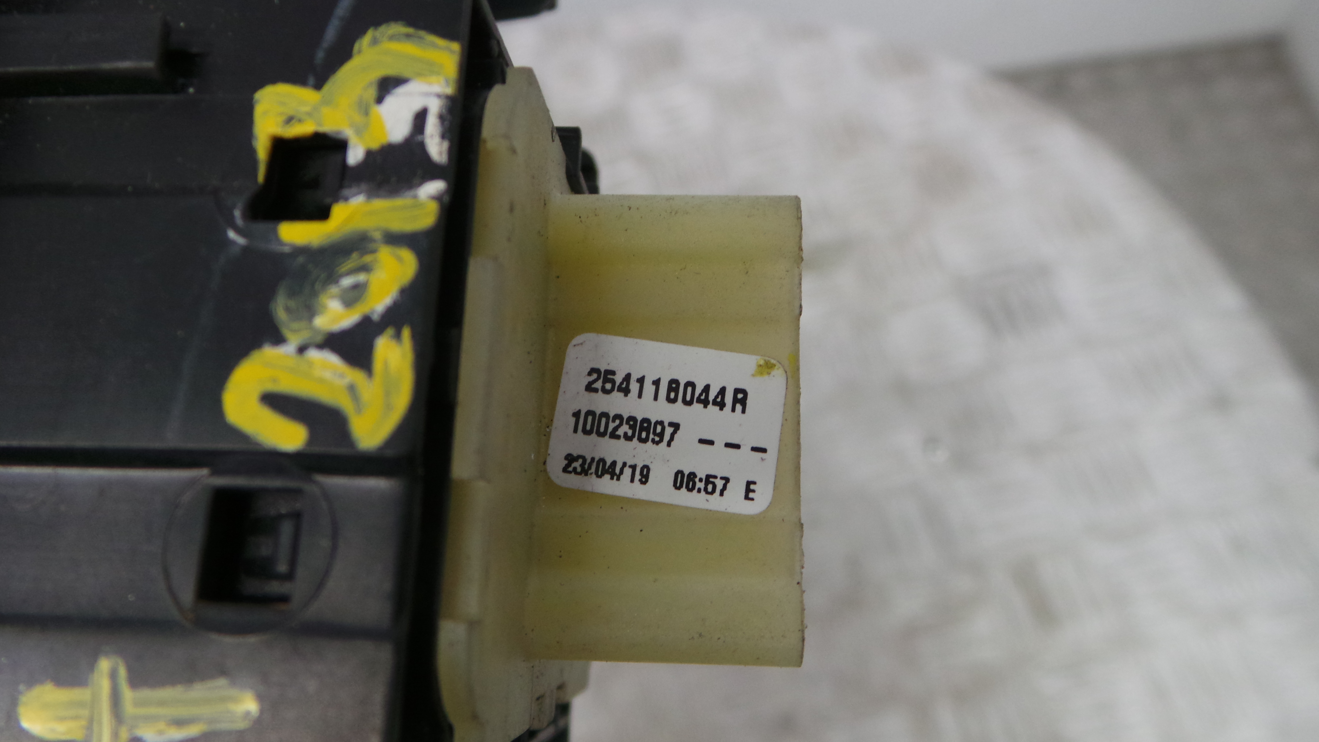Interruptor / Comando Elevador Vidro Frente Esq  809611667R - RENAULT CLIO IV (BH_)-37040960