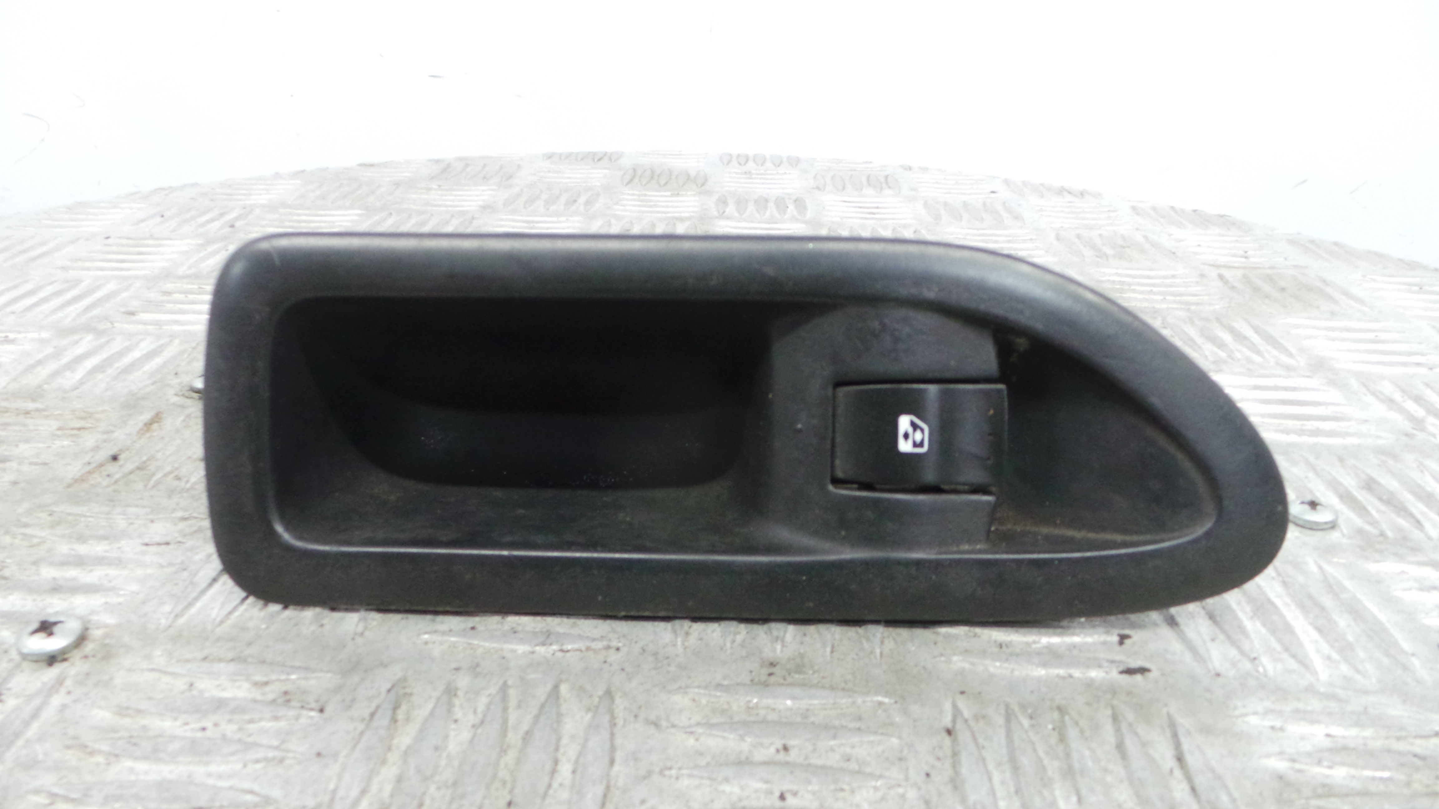 Interruptor / Comando Elevador Vidro Trás Dto 8200016014 - RENAULT LAGUNA II (BG0/1_)-37040972