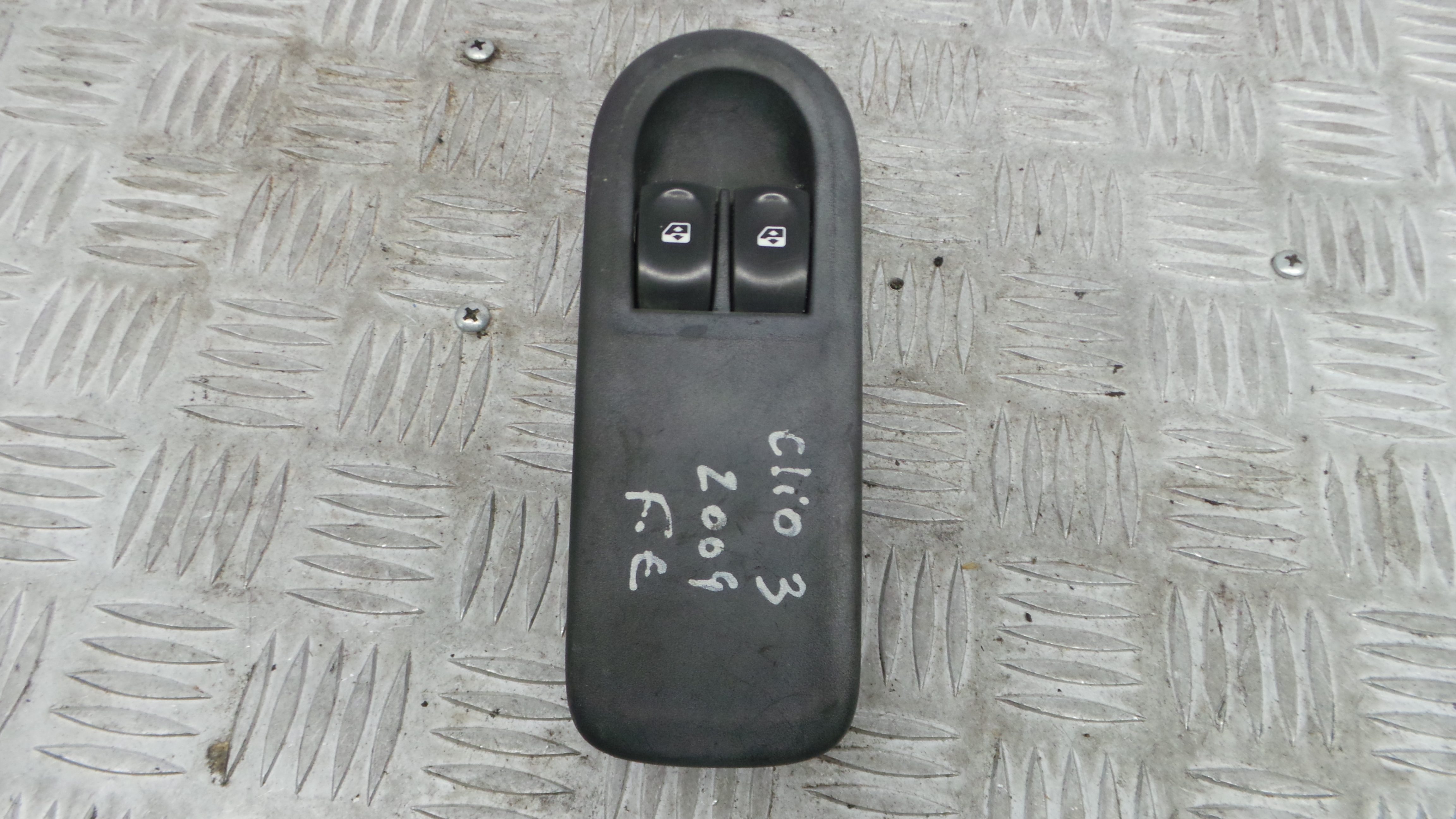 Interruptor / Comando Elevador Vidro Frente Esq  8200356519 - RENAULT CLIO III (BR0/1, CR0/1)-37041002